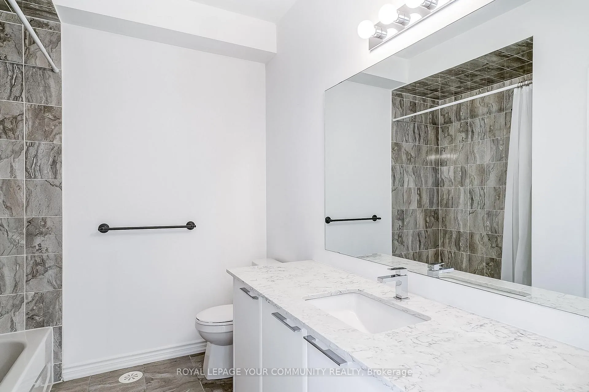 Photo 22 of 138 Golden Trail, Vaughan, Patterson — HOMEH