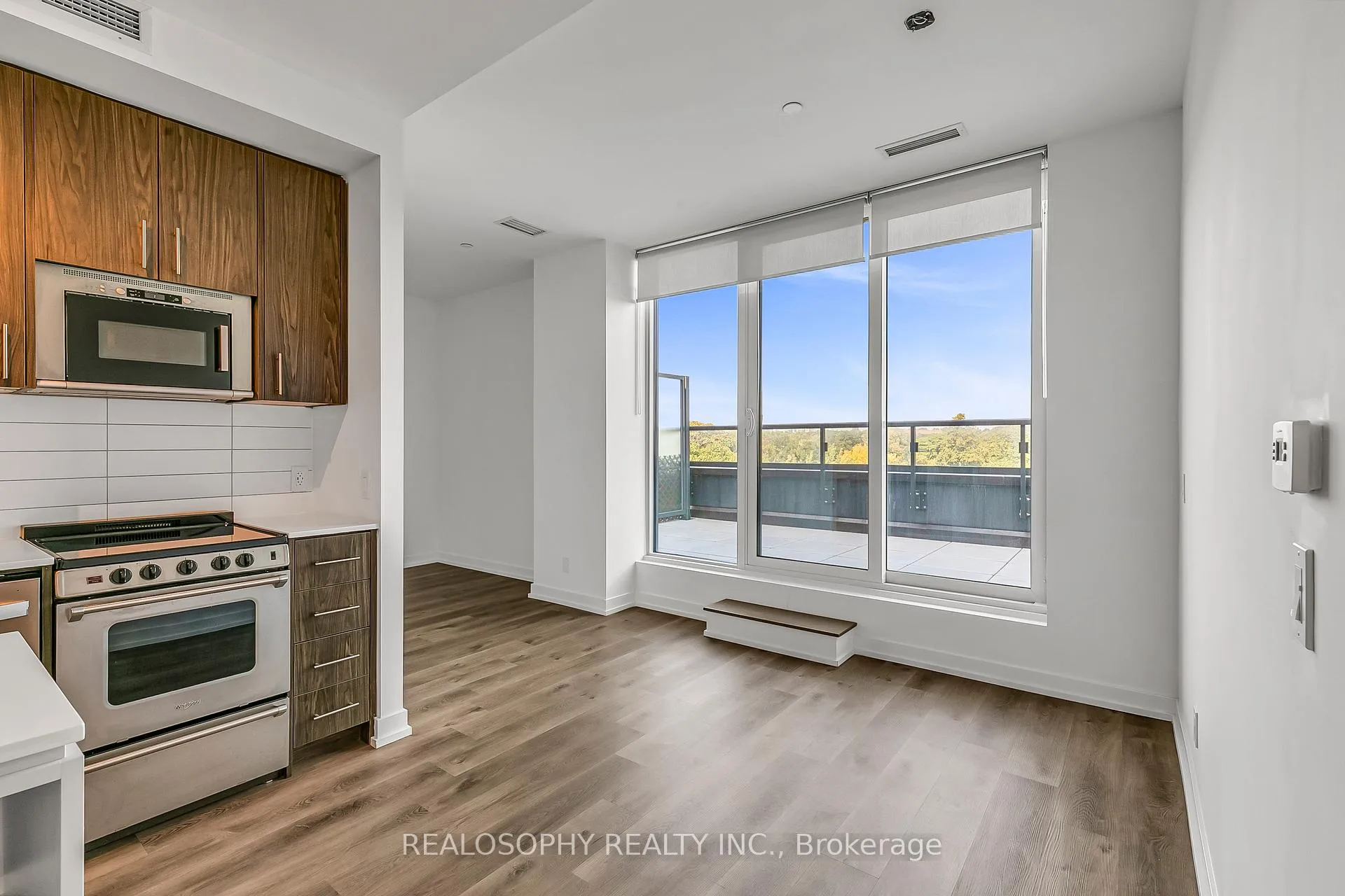 Photo 4 of Unit 602, 115 Larchmount Avenue, Toronto, South Riverdale — HOMEH