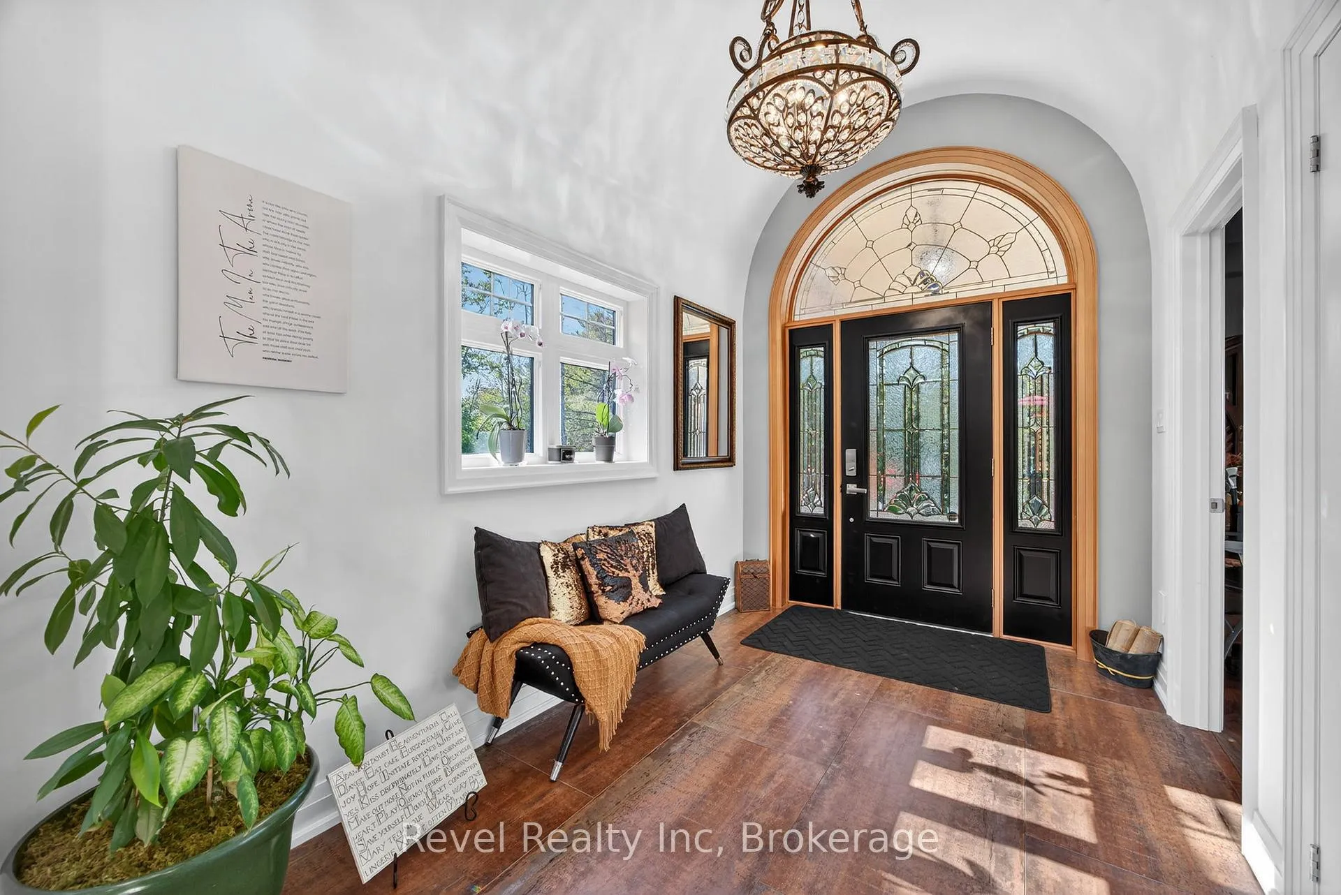 Photo 6 of 517 Silverbirch Drive, Tiny, Rural Tiny — HOMEH