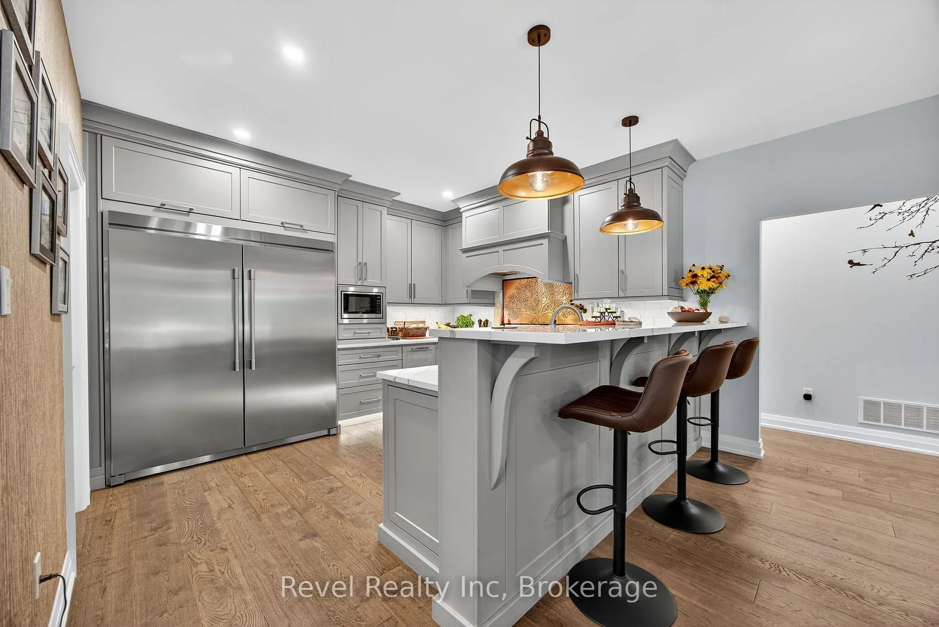Photo 9 of 517 Silverbirch Drive, Tiny, Rural Tiny — HOMEH