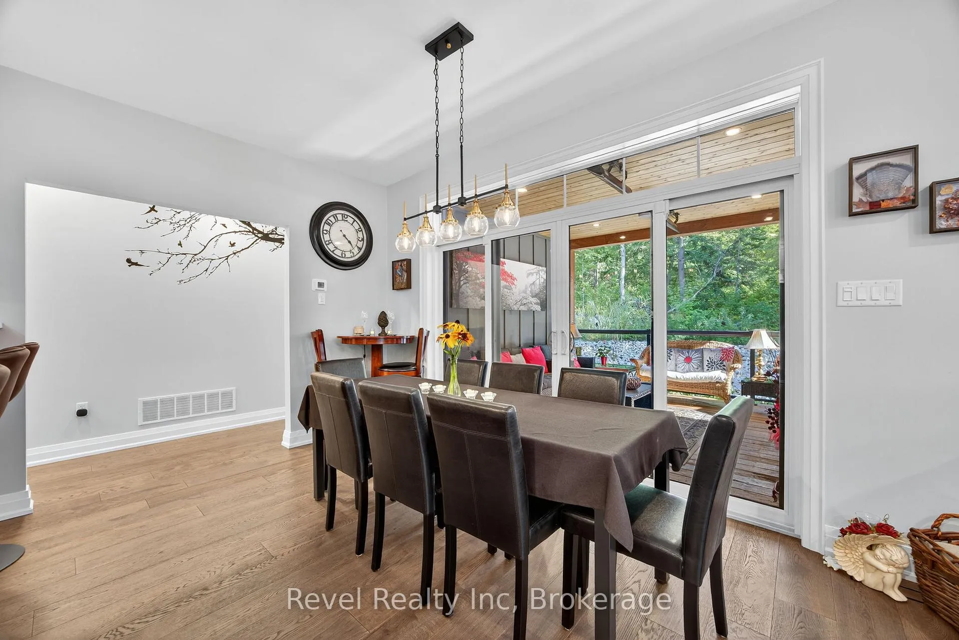 Photo 12 of 517 Silverbirch Drive, Tiny, Rural Tiny — HOMEH