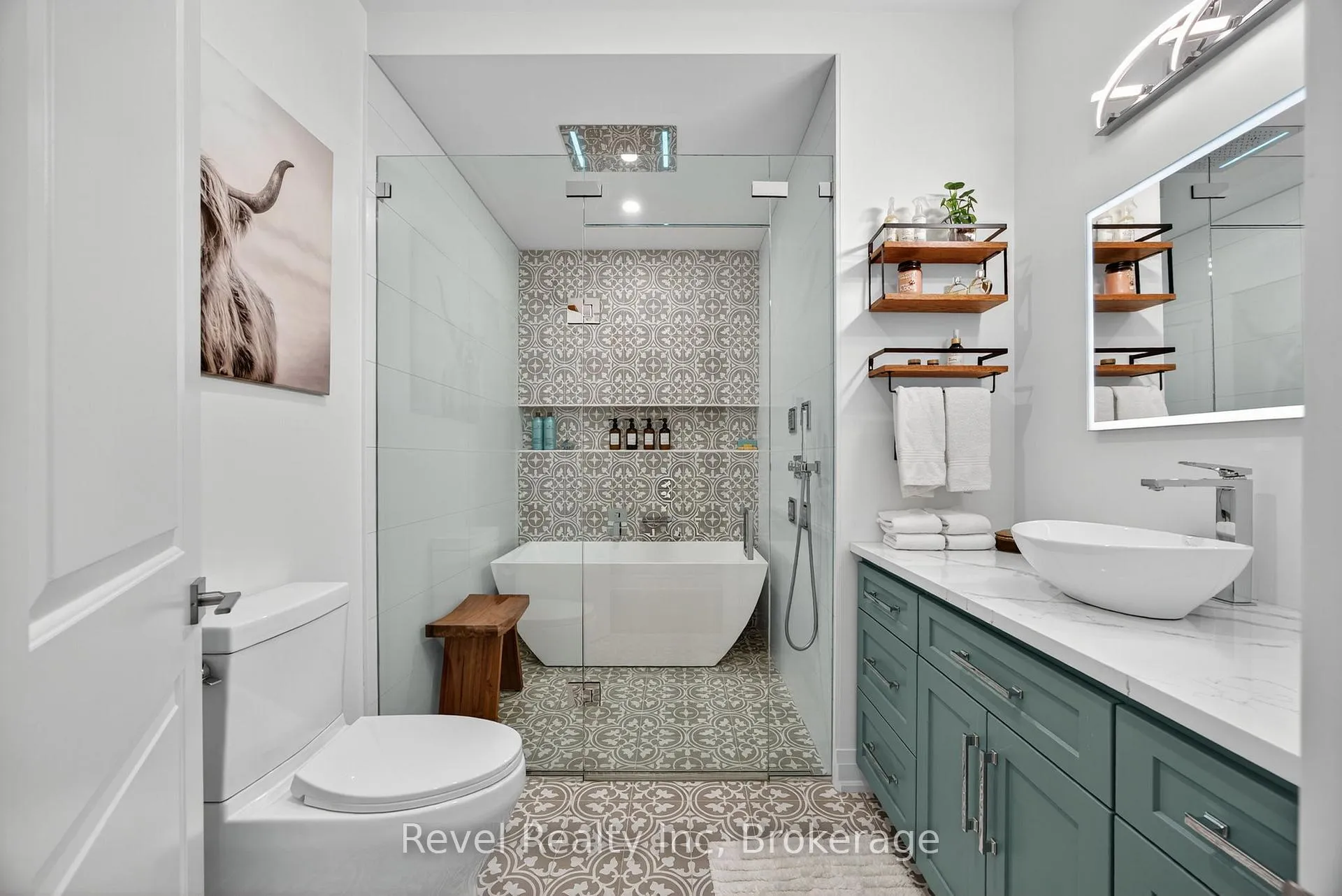 Photo 18 of 517 Silverbirch Drive, Tiny, Rural Tiny — HOMEH