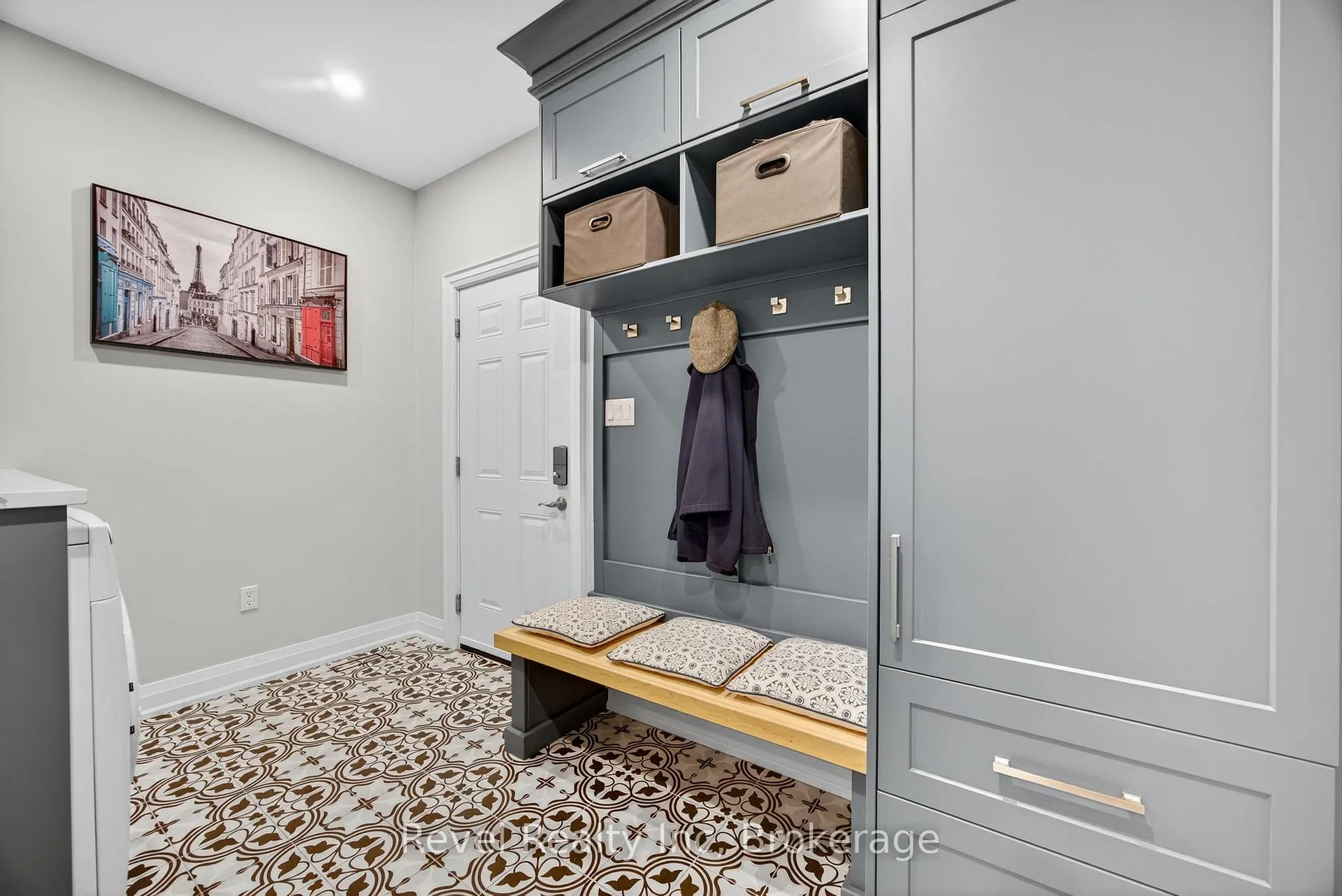 Photo 20 of 517 Silverbirch Drive, Tiny, Rural Tiny — HOMEH