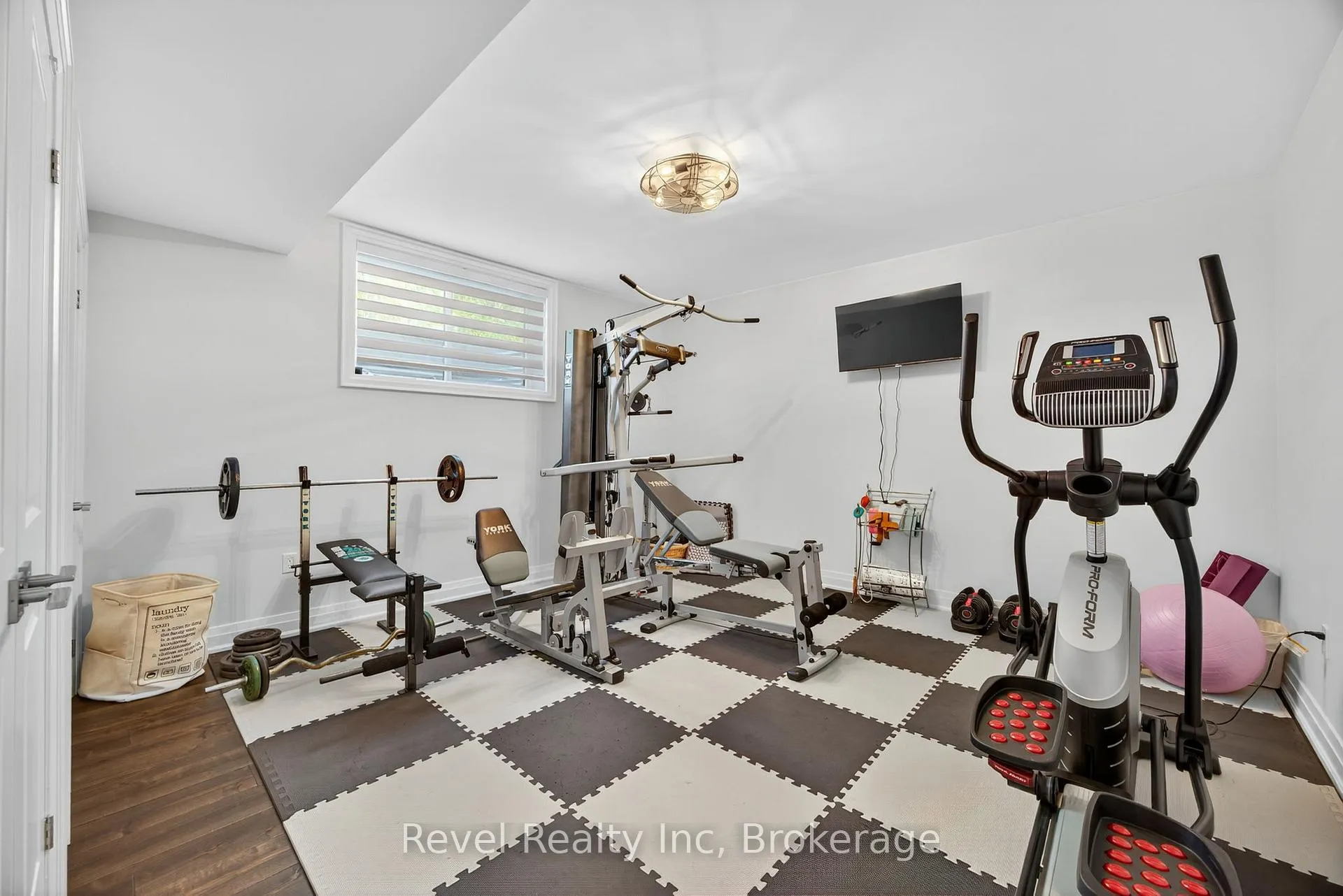 Photo 27 of 517 Silverbirch Drive, Tiny, Rural Tiny — HOMEH