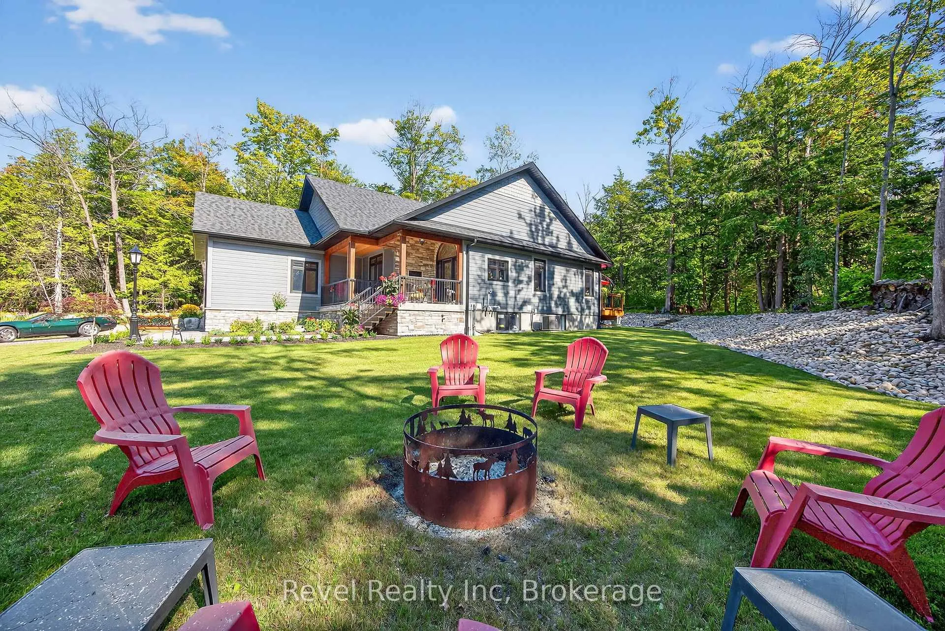 Photo 31 of 517 Silverbirch Drive, Tiny, Rural Tiny — HOMEH