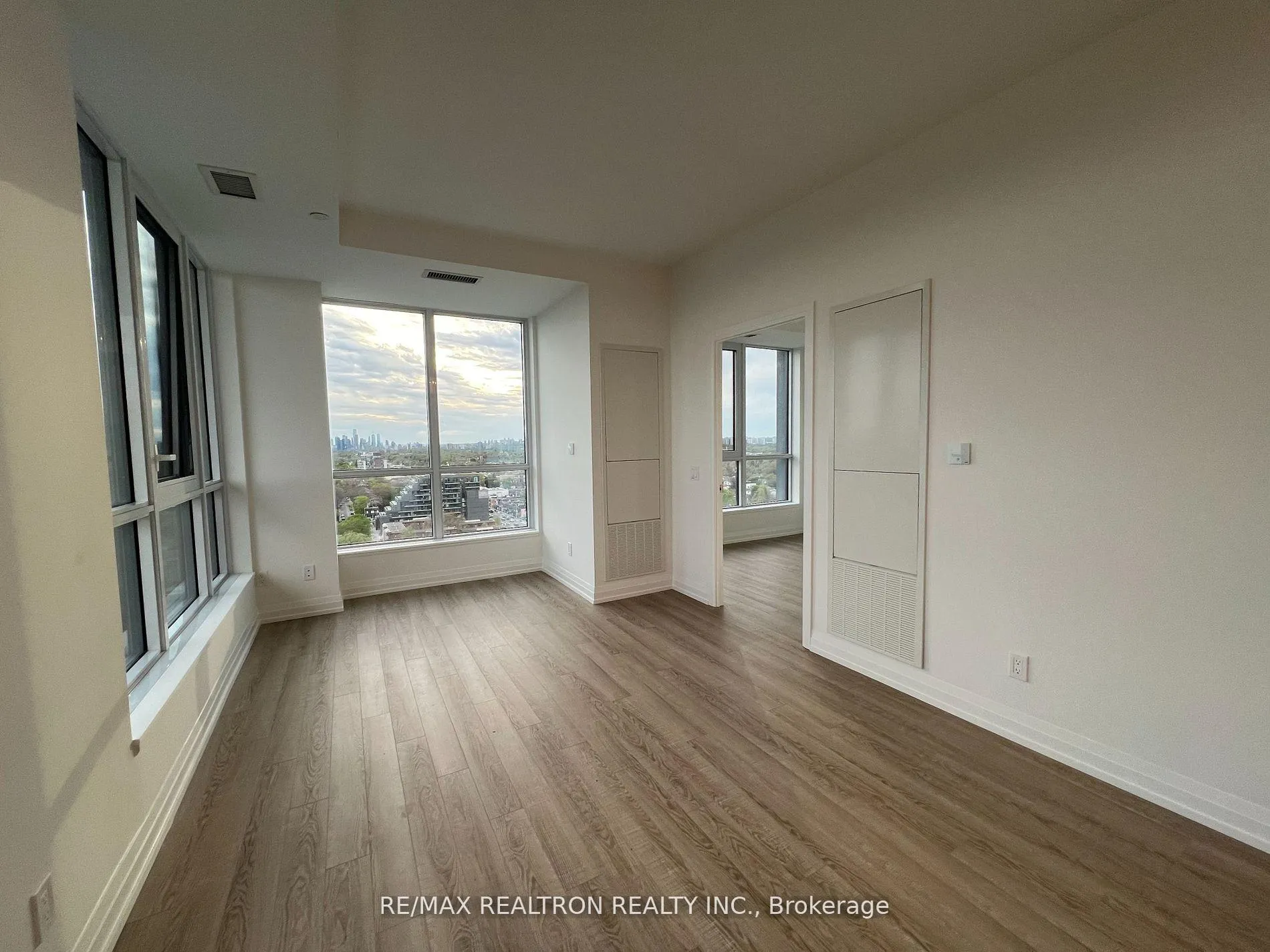 Photo 6 of Unit 1808, 286 Main Street, Toronto, East End-Danforth — HOMEH