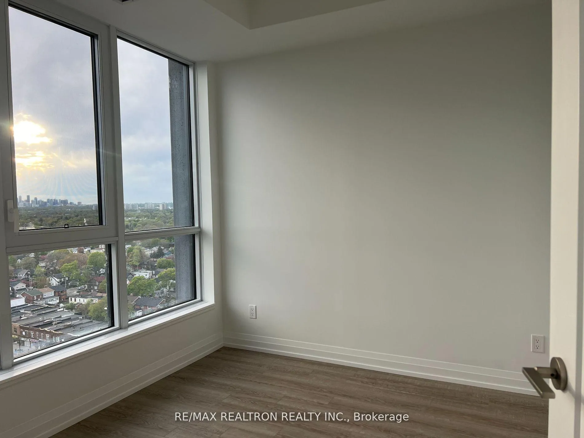 Photo 10 of Unit 1808, 286 Main Street, Toronto, East End-Danforth — HOMEH