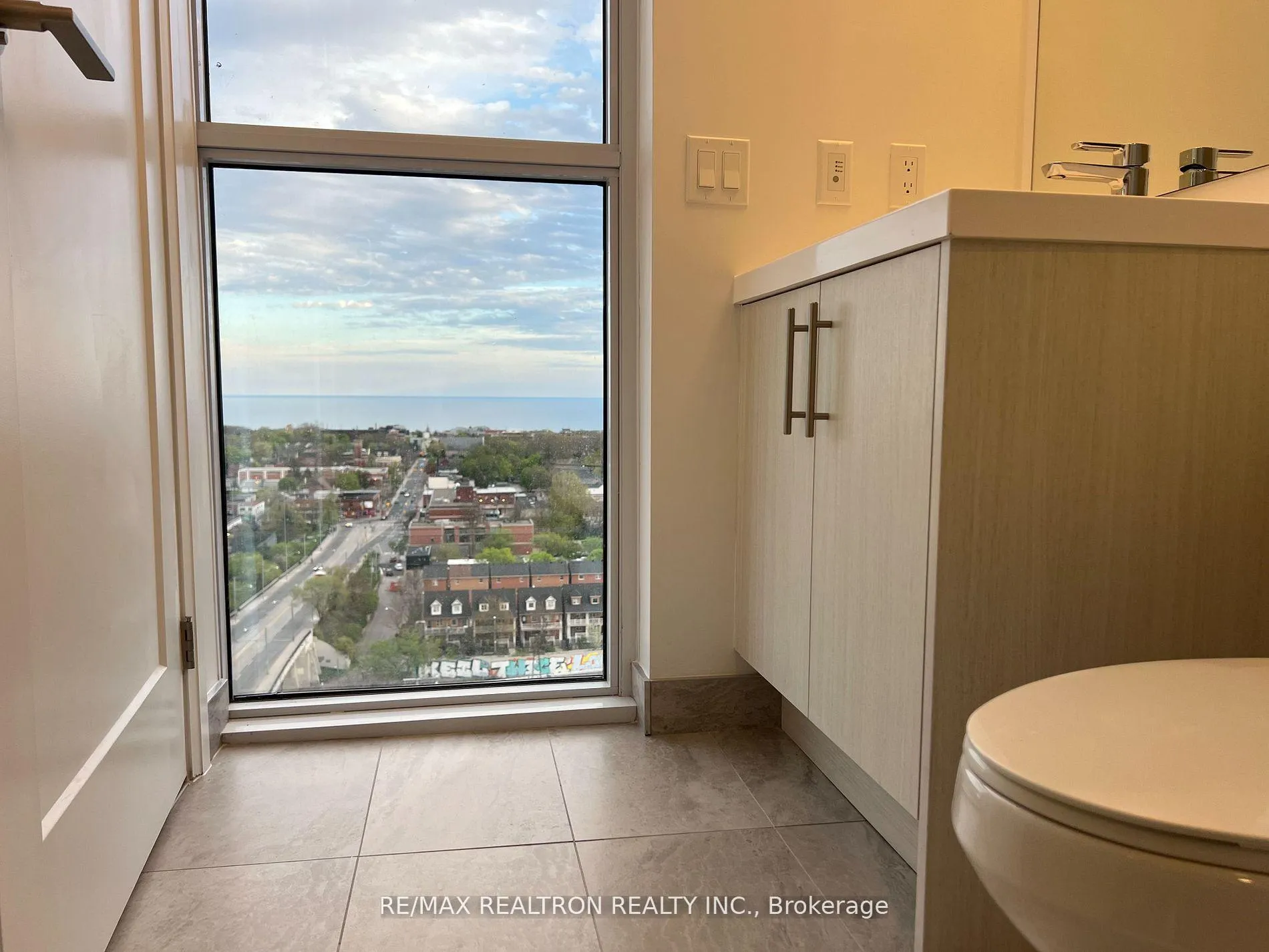 Photo 28 of Unit 1808, 286 Main Street, Toronto, East End-Danforth — HOMEH