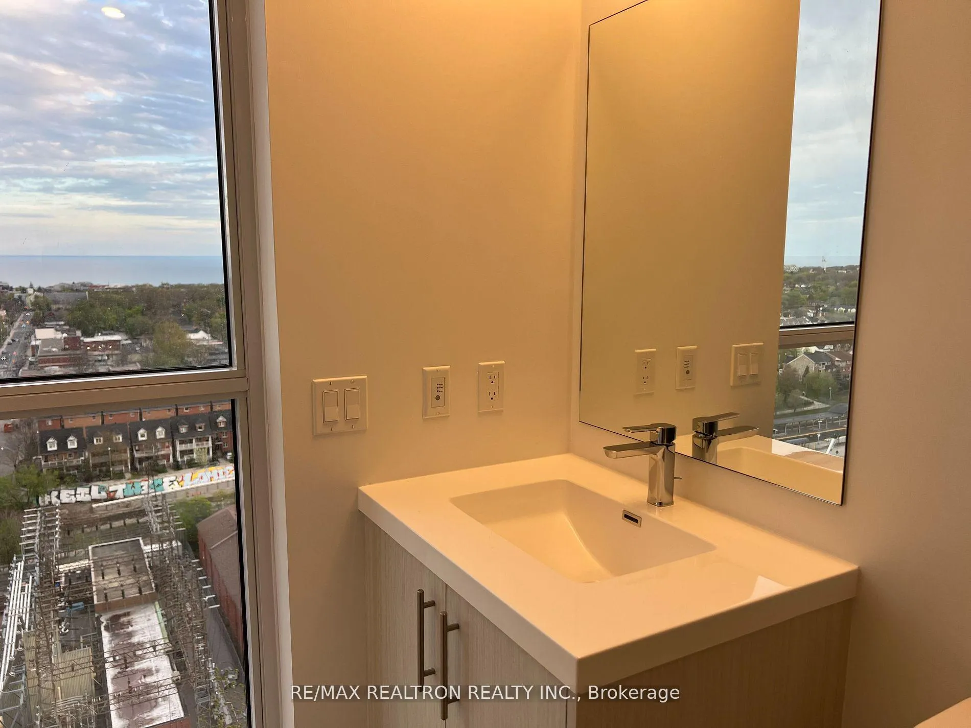 Photo 29 of Unit 1808, 286 Main Street, Toronto, East End-Danforth — HOMEH