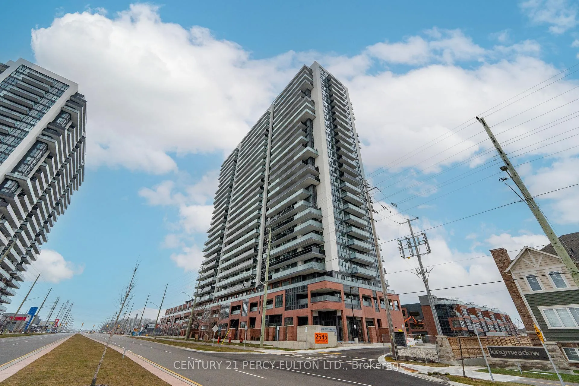 Front of Unit 1114, 2545 Simcoe Street N