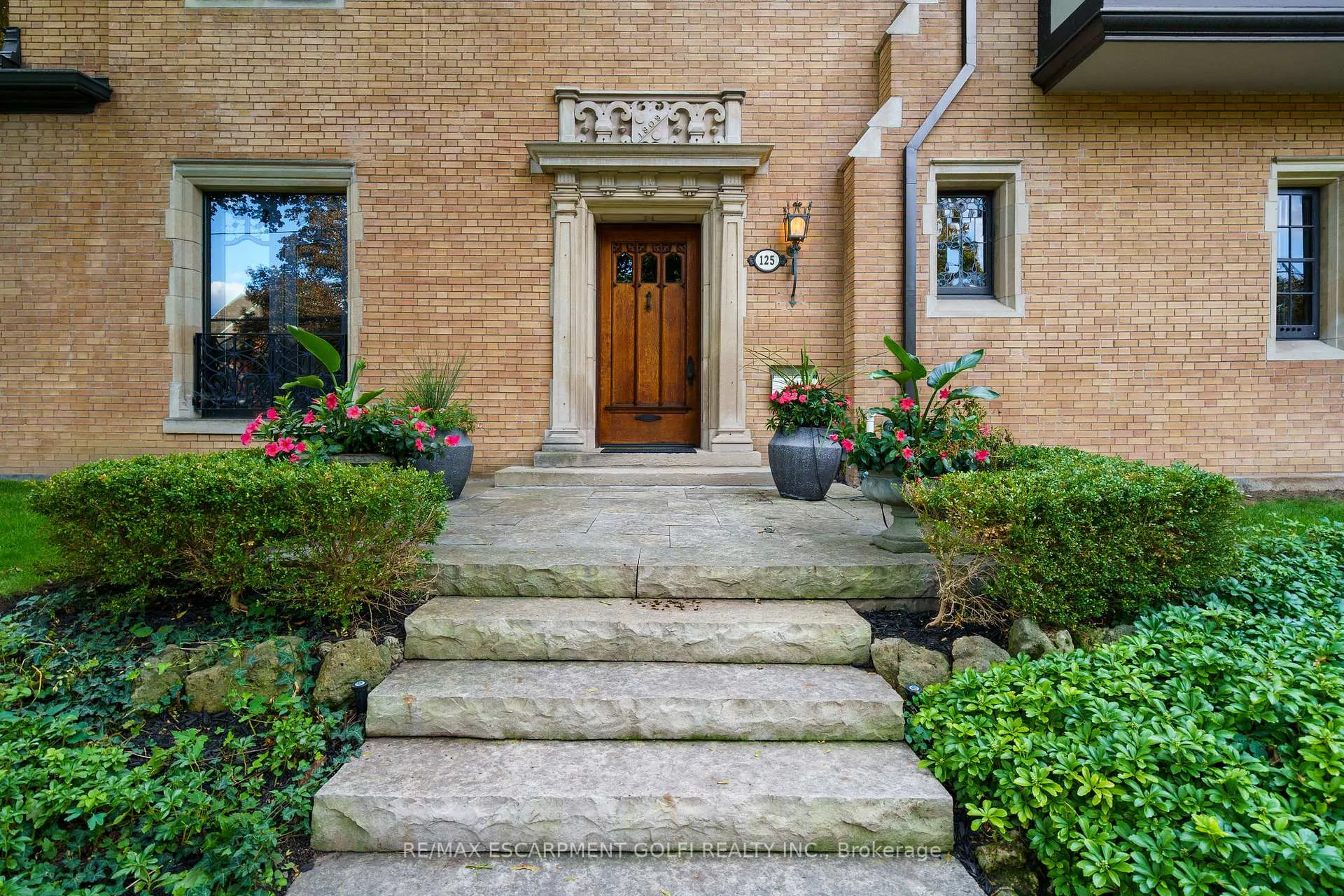 Photo 2 of 125 Aberdeen Avenue, Hamilton, Durand — HOMEH