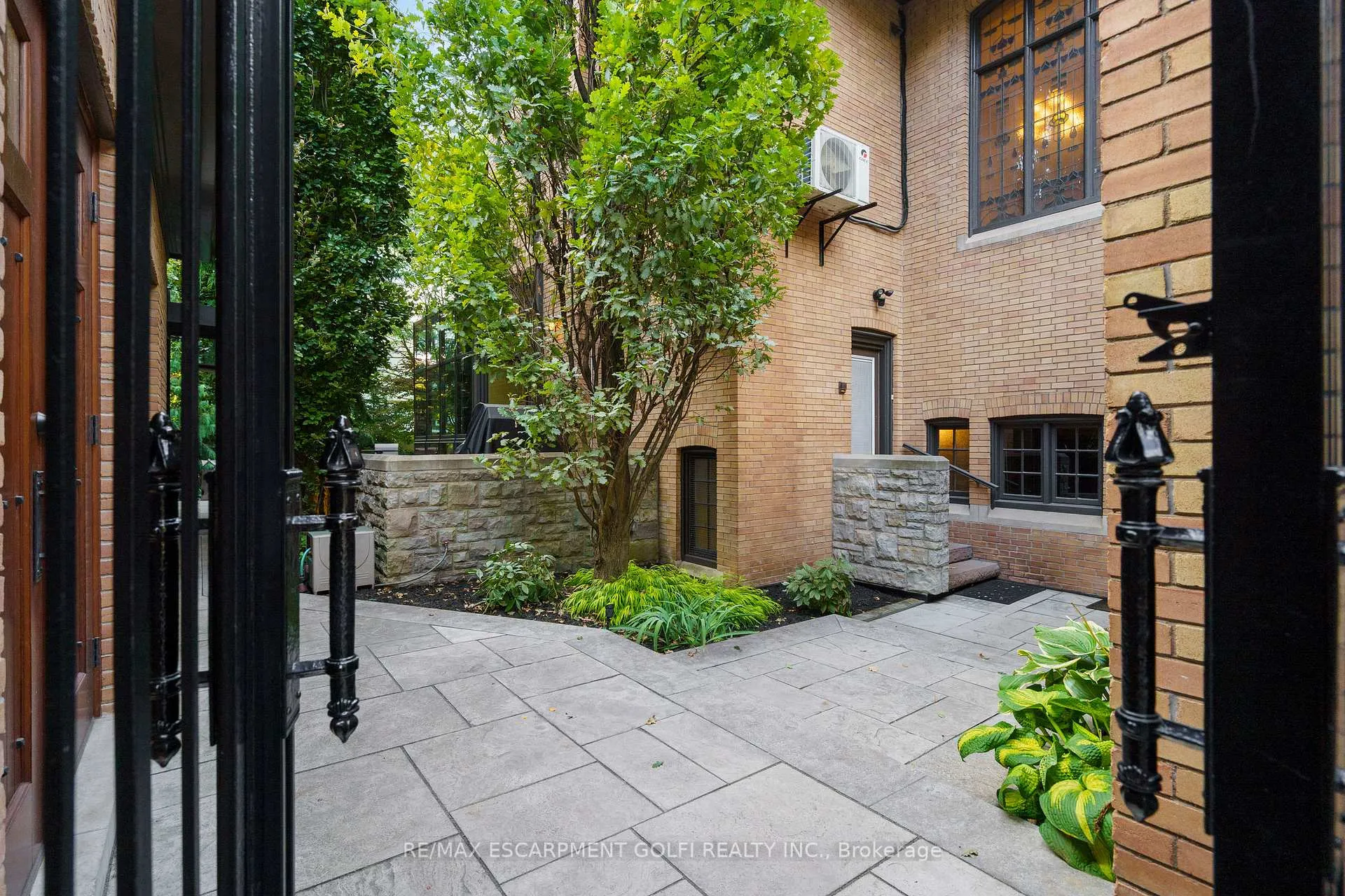 Photo 5 of 125 Aberdeen Avenue, Hamilton, Durand — HOMEH