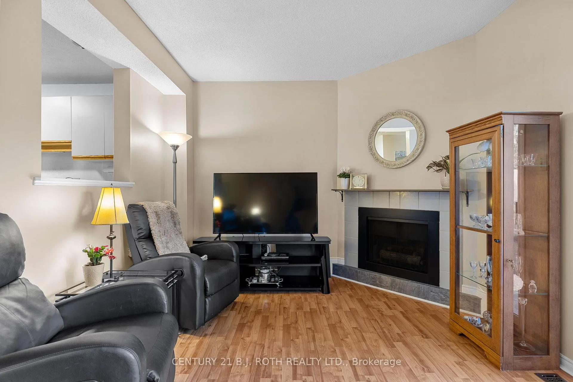 Photo 5 of Unit 4, 304 Thomas Street, Clearview, Stayner — HOMEH