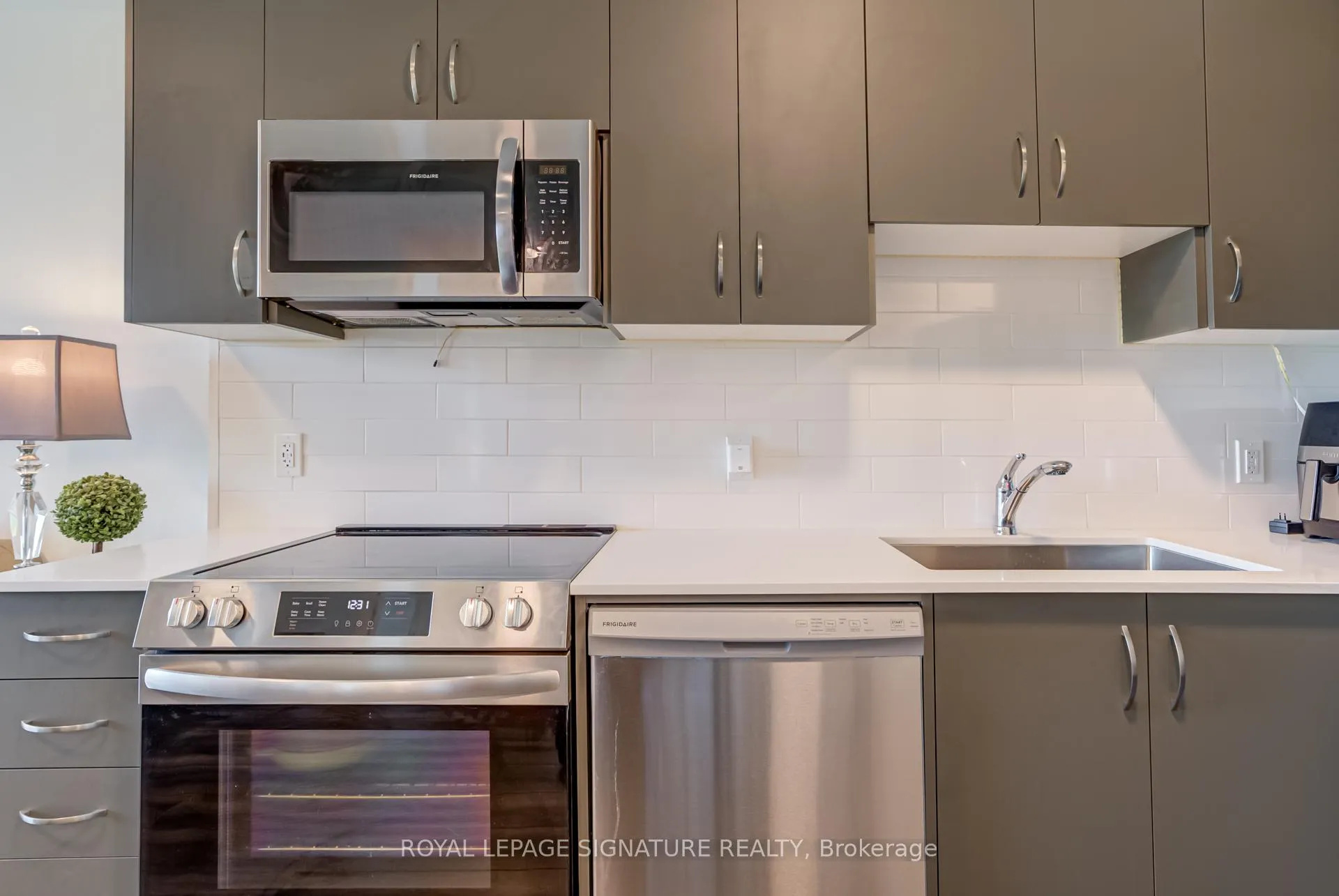 Photo 9 of Unit 324, 385 Arctic Red Drive, Oshawa, Windfields — HOMEH