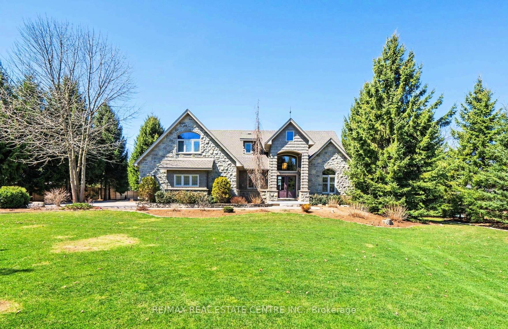 Front of 203 East River Road