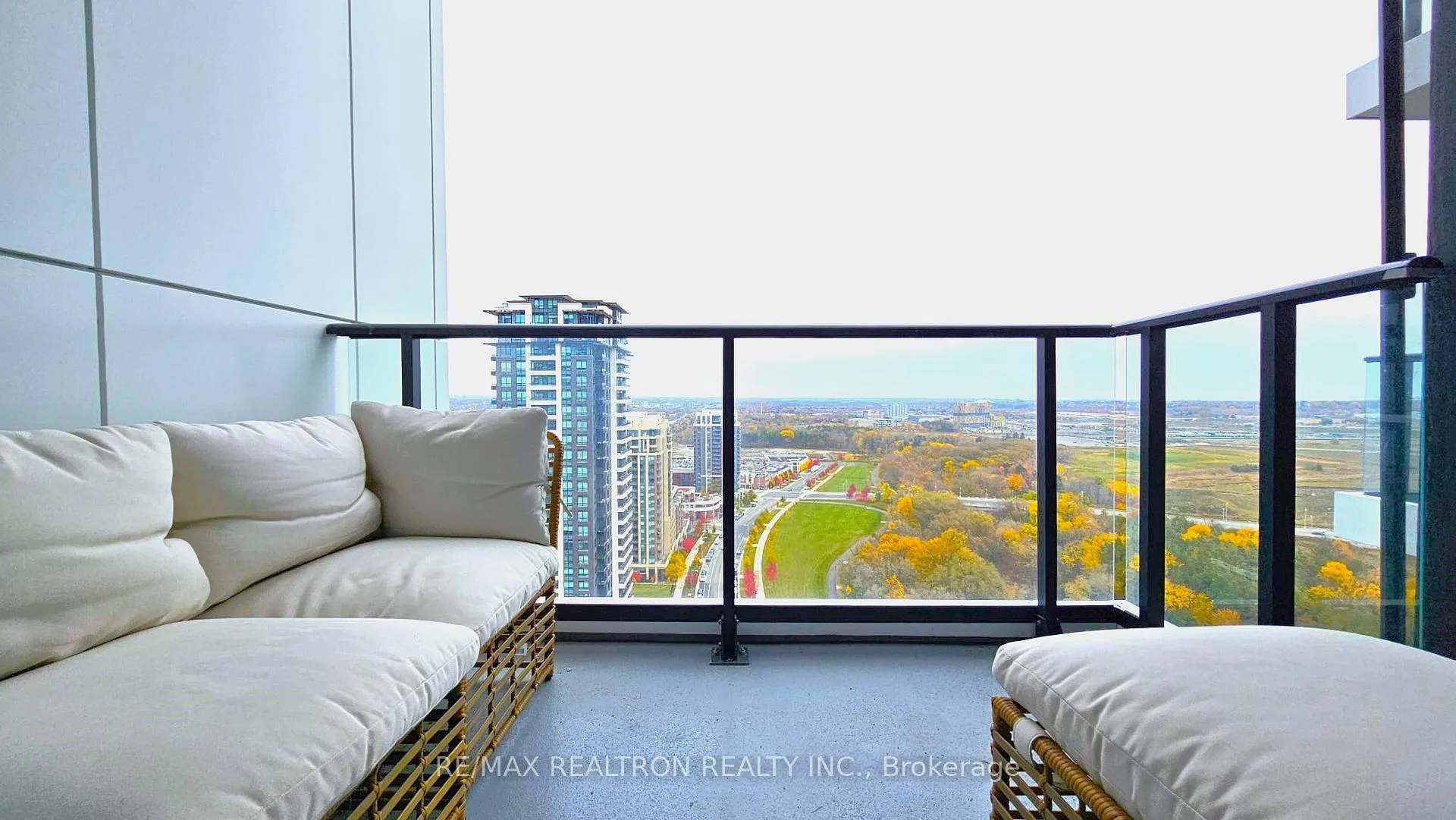 Photo 2 of Unit 2711, 8 Water Walk Drive, Markham, Unionville — HOMEH