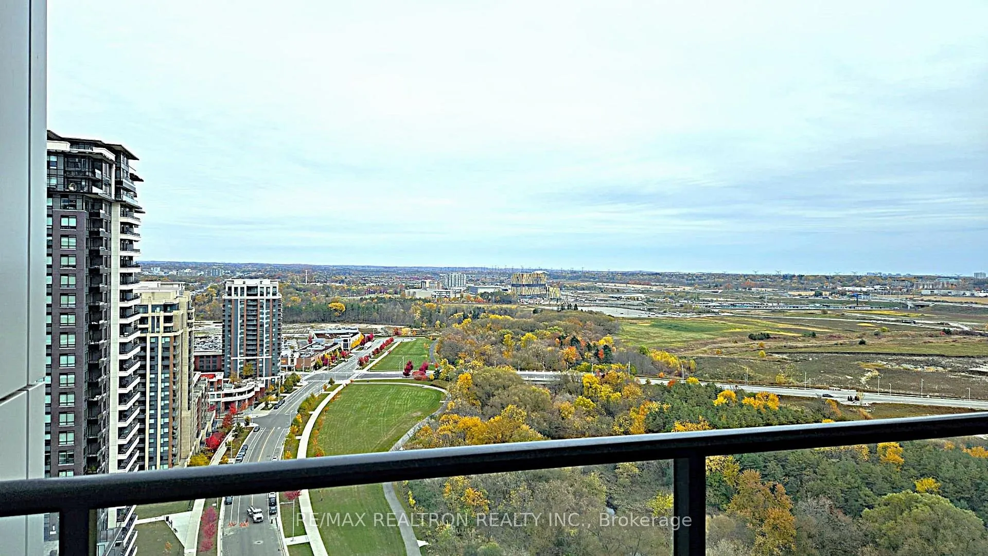 Photo 3 of Unit 2711, 8 Water Walk Drive, Markham, Unionville — HOMEH