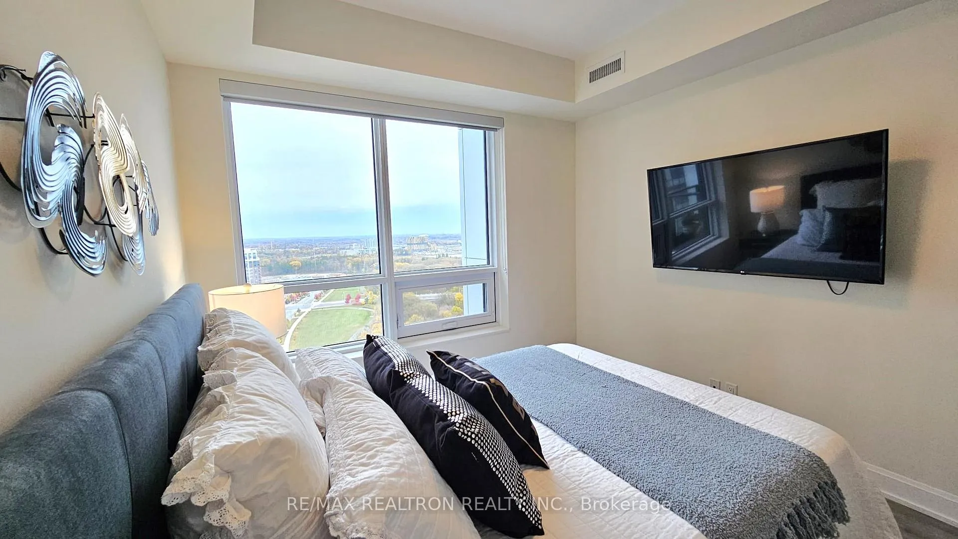 Photo 8 of Unit 2711, 8 Water Walk Drive, Markham, Unionville — HOMEH