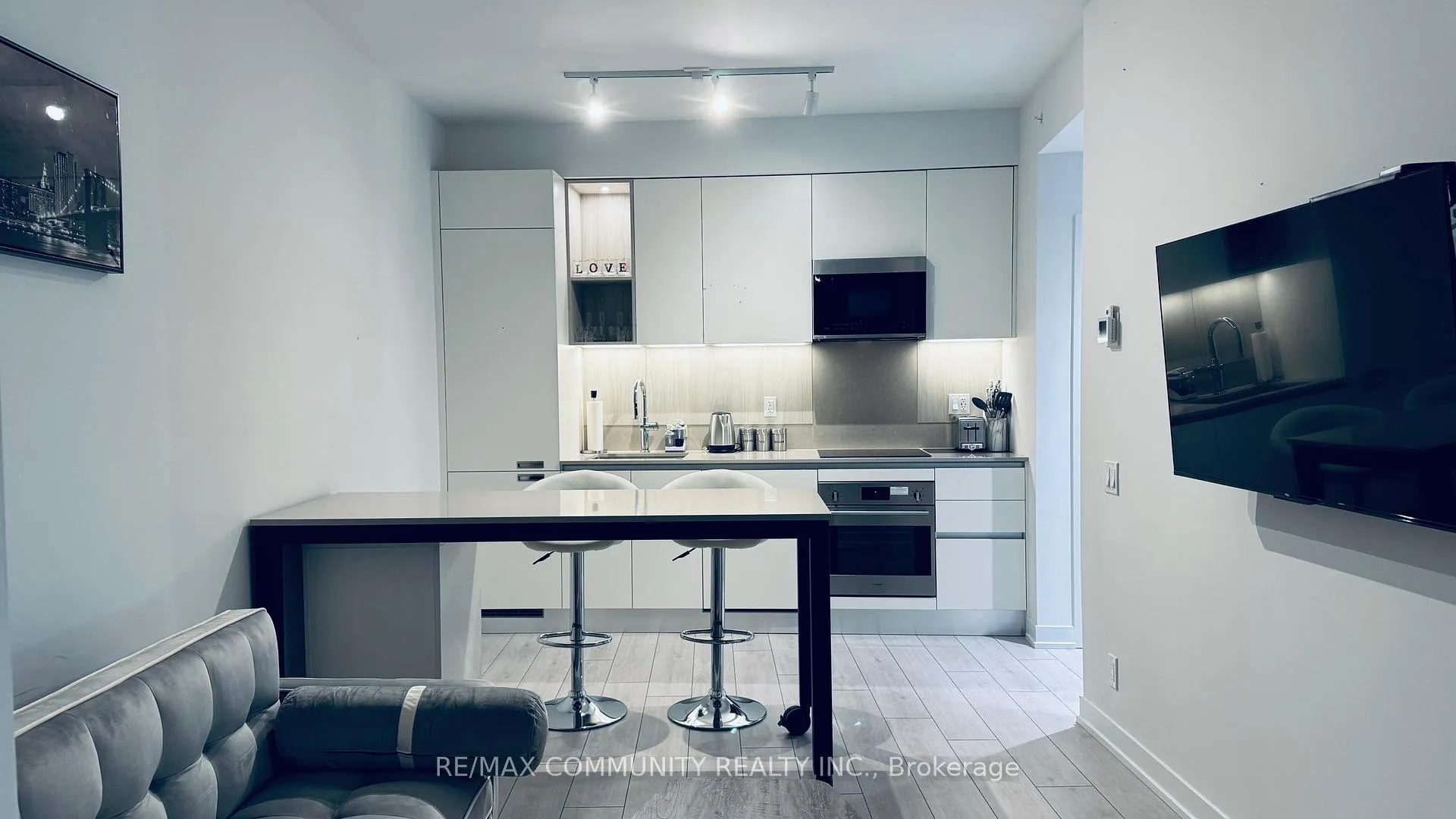 Photo 9 of Unit 1306, 39 Mary Street, Barrie, City Centre — HOMEH