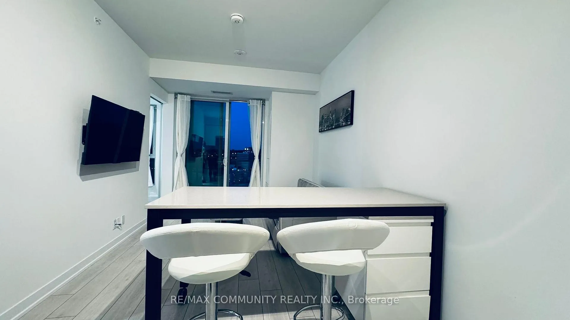 Photo 11 of Unit 1306, 39 Mary Street, Barrie, City Centre — HOMEH