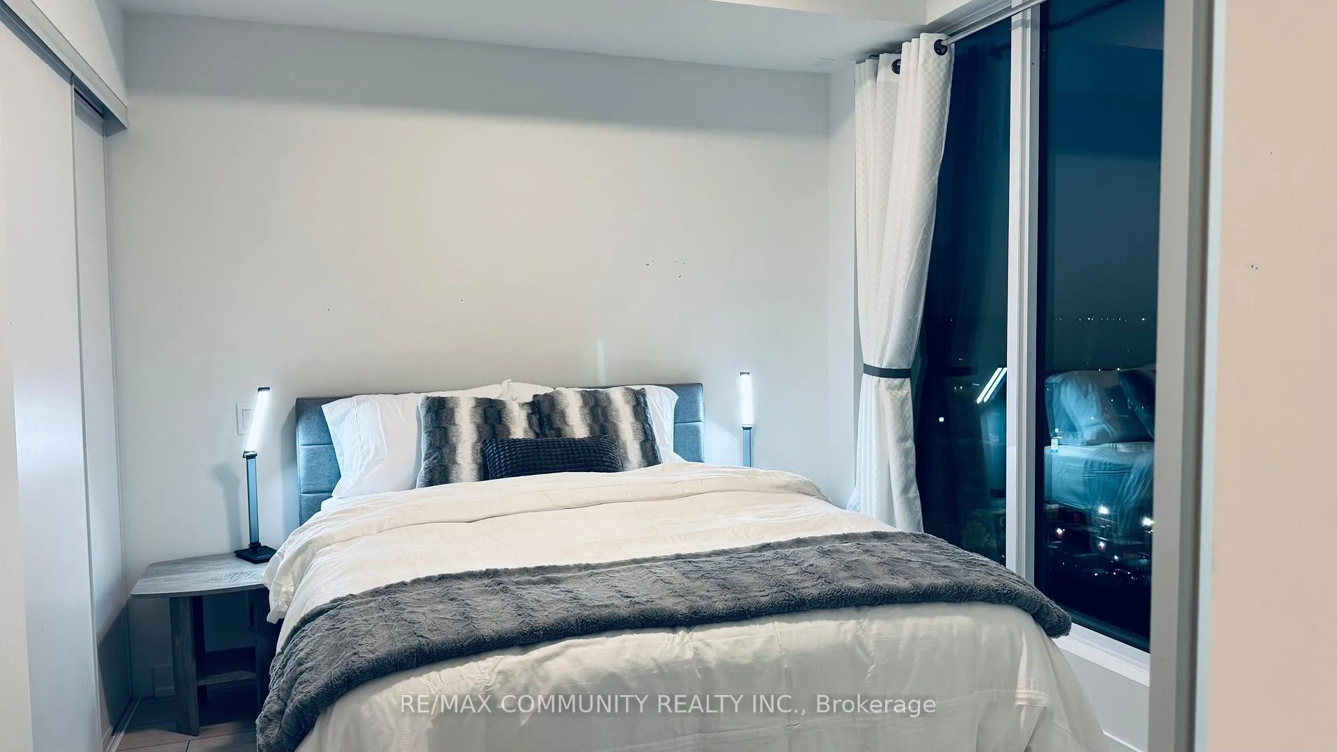 Photo 13 of Unit 1306, 39 Mary Street, Barrie, City Centre — HOMEH