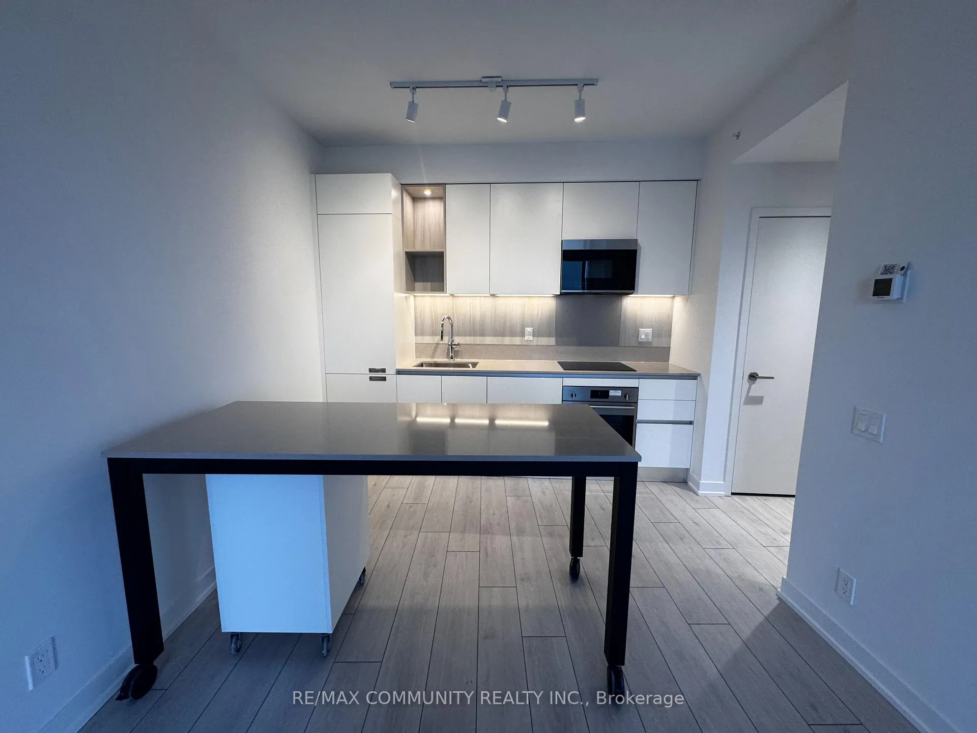 Photo 20 of Unit 1306, 39 Mary Street, Barrie, City Centre — HOMEH