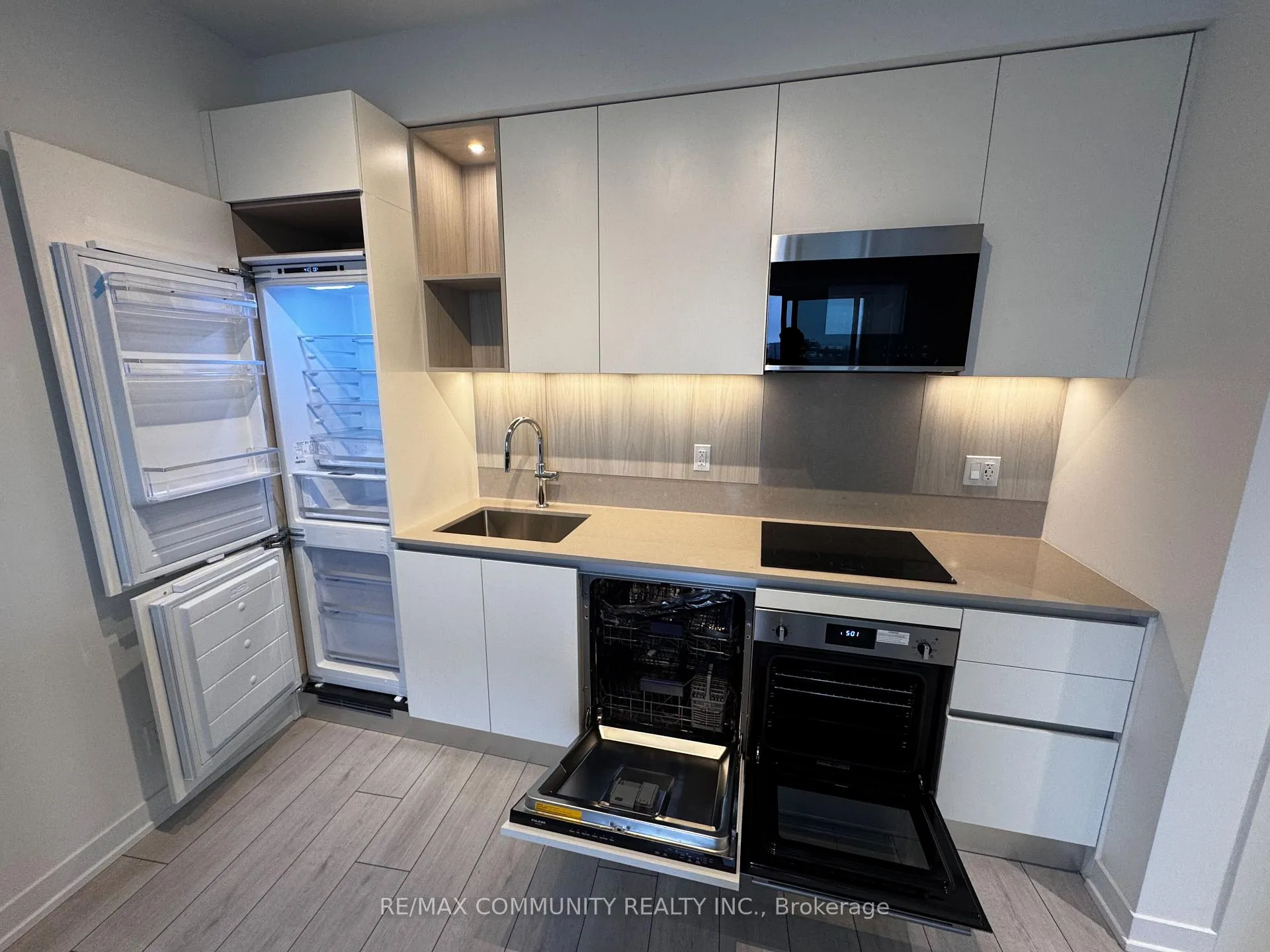 Photo 23 of Unit 1306, 39 Mary Street, Barrie, City Centre — HOMEH