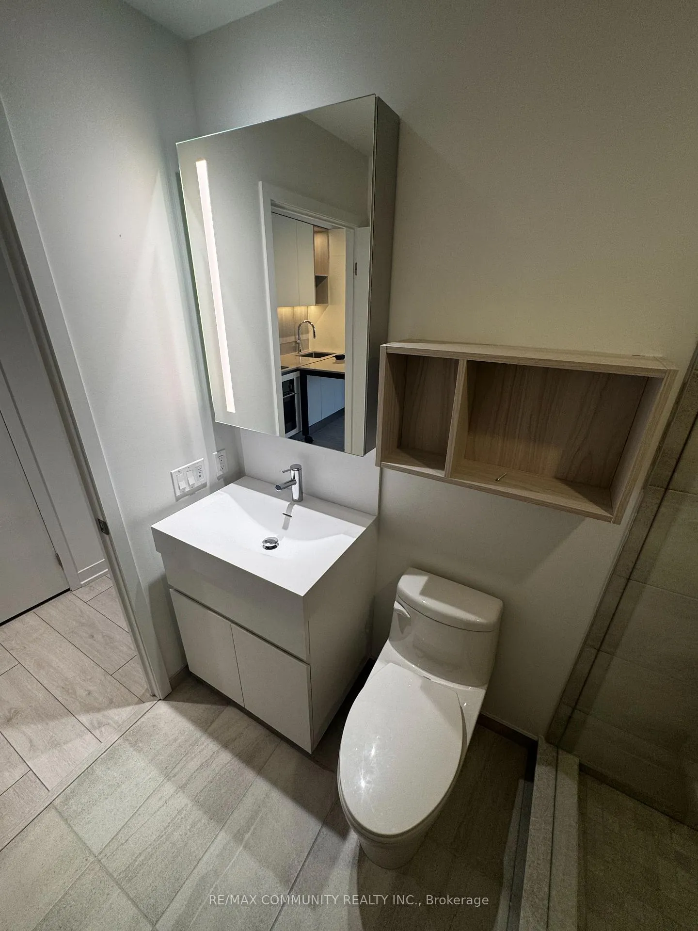 Photo 31 of Unit 1306, 39 Mary Street, Barrie, City Centre — HOMEH