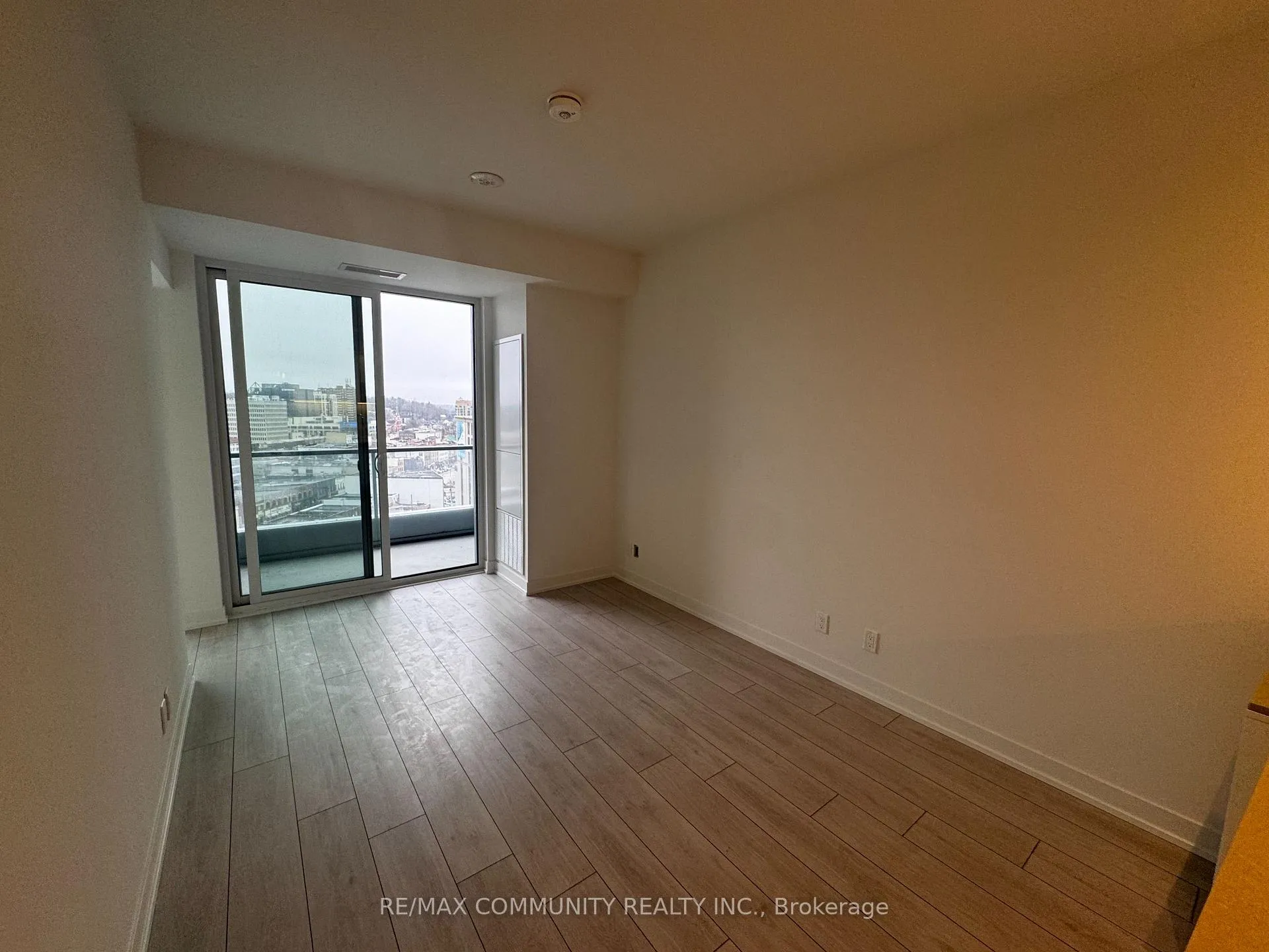 Photo 34 of Unit 1306, 39 Mary Street, Barrie, City Centre — HOMEH