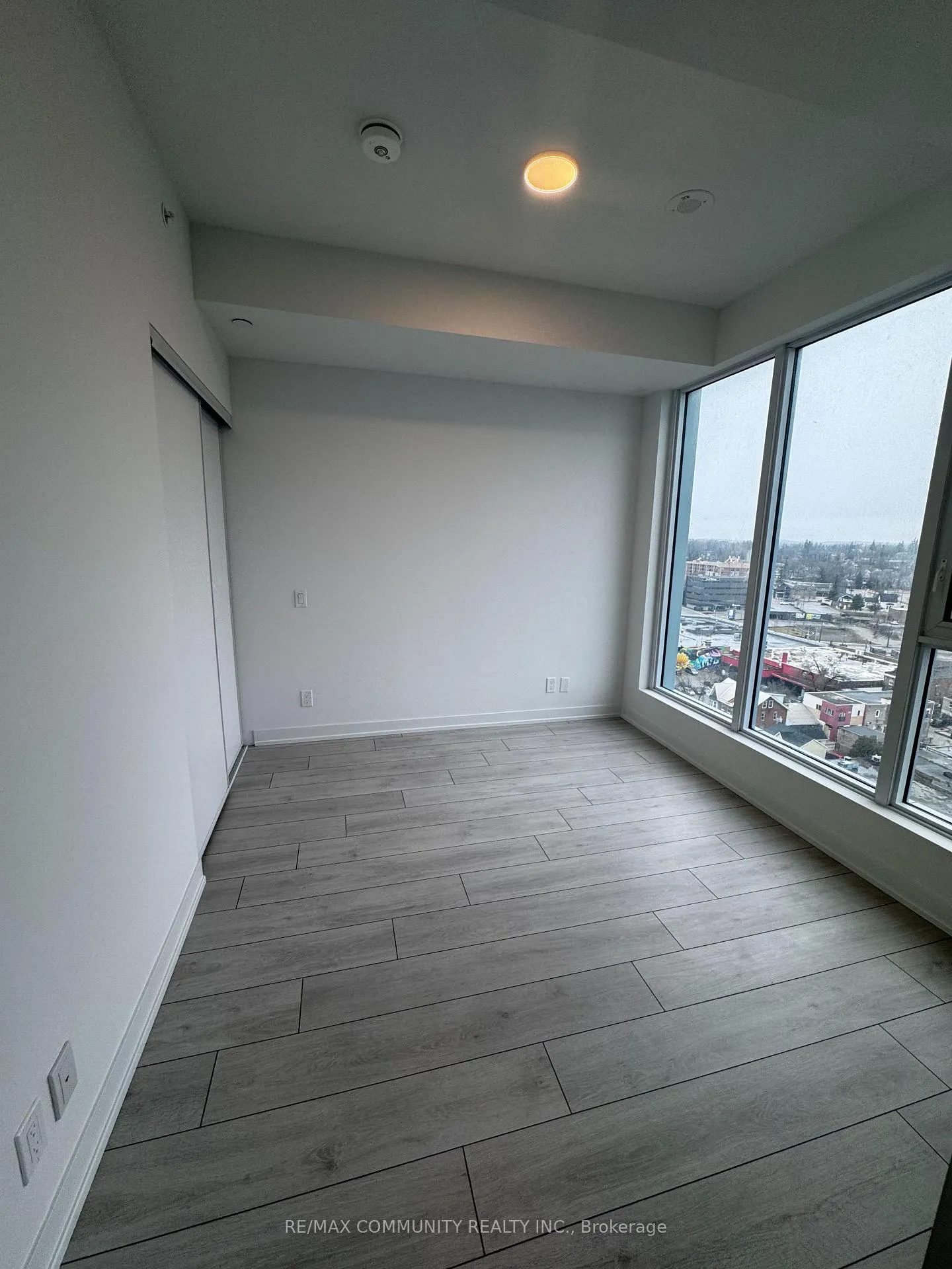 Photo 35 of Unit 1306, 39 Mary Street, Barrie, City Centre — HOMEH