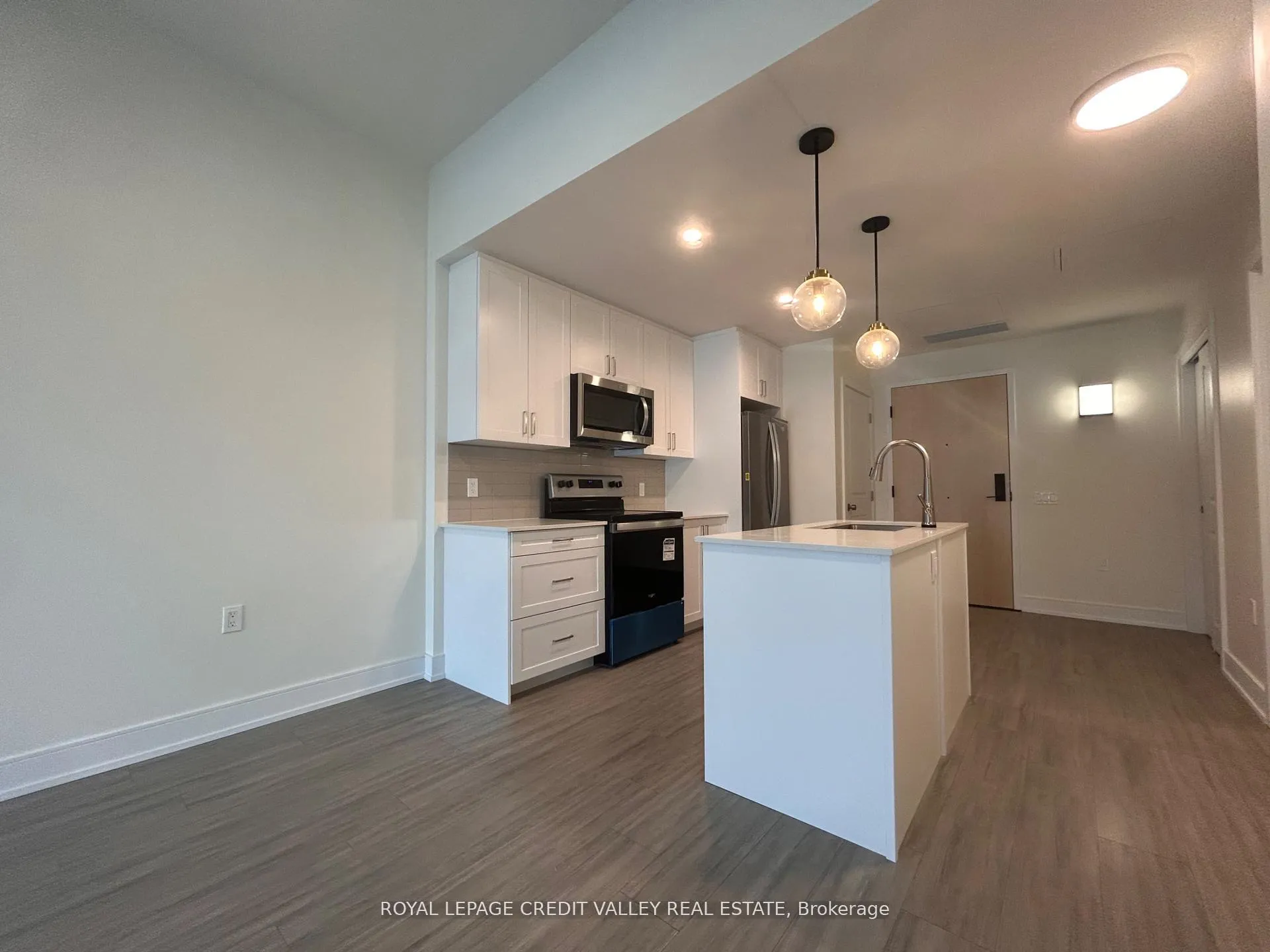 Photo 4 of Unit 201, 121 Mary Street, Clearview, Creemore — HOMEH