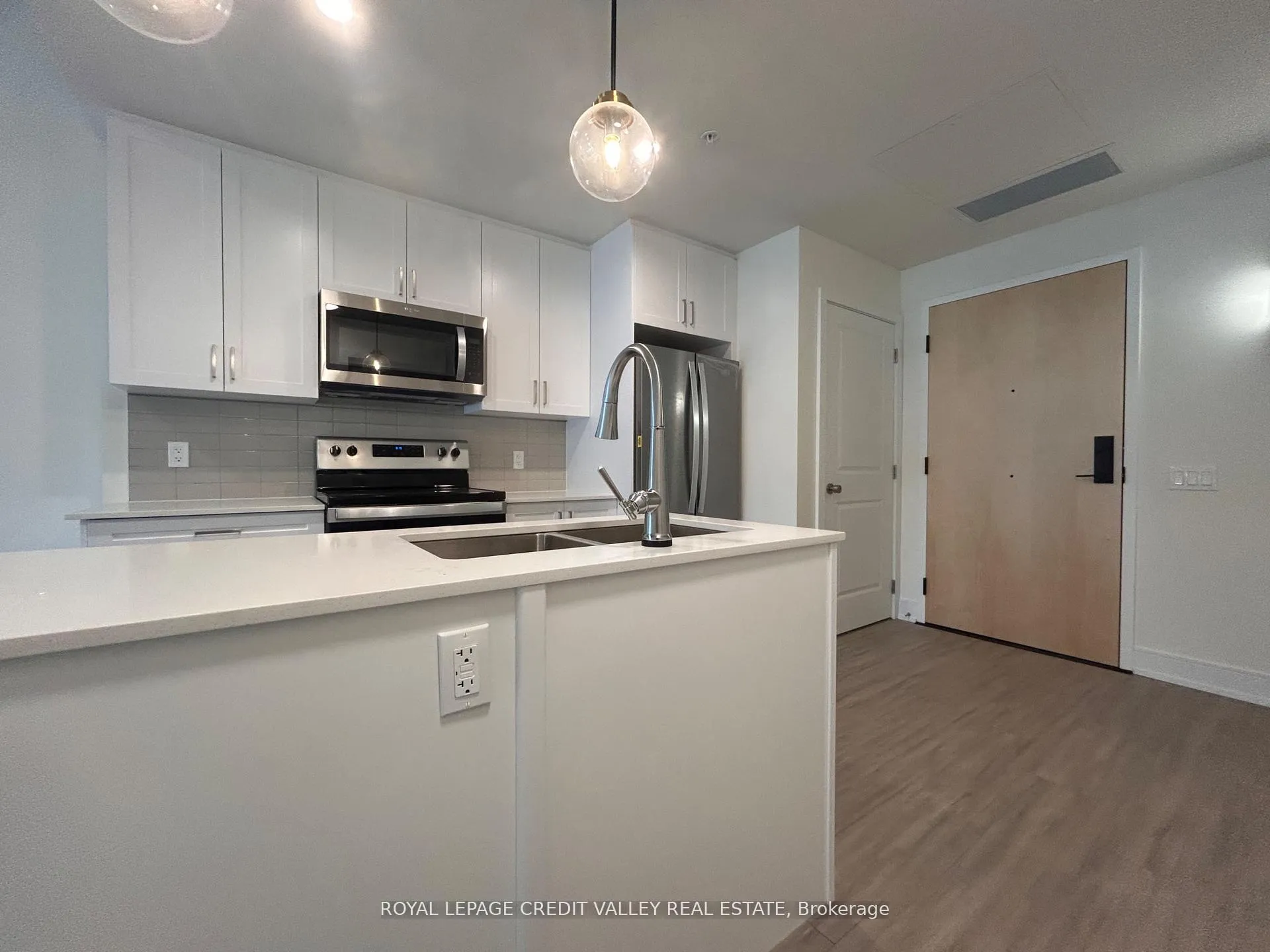 Photo 5 of Unit 201, 121 Mary Street, Clearview, Creemore — HOMEH