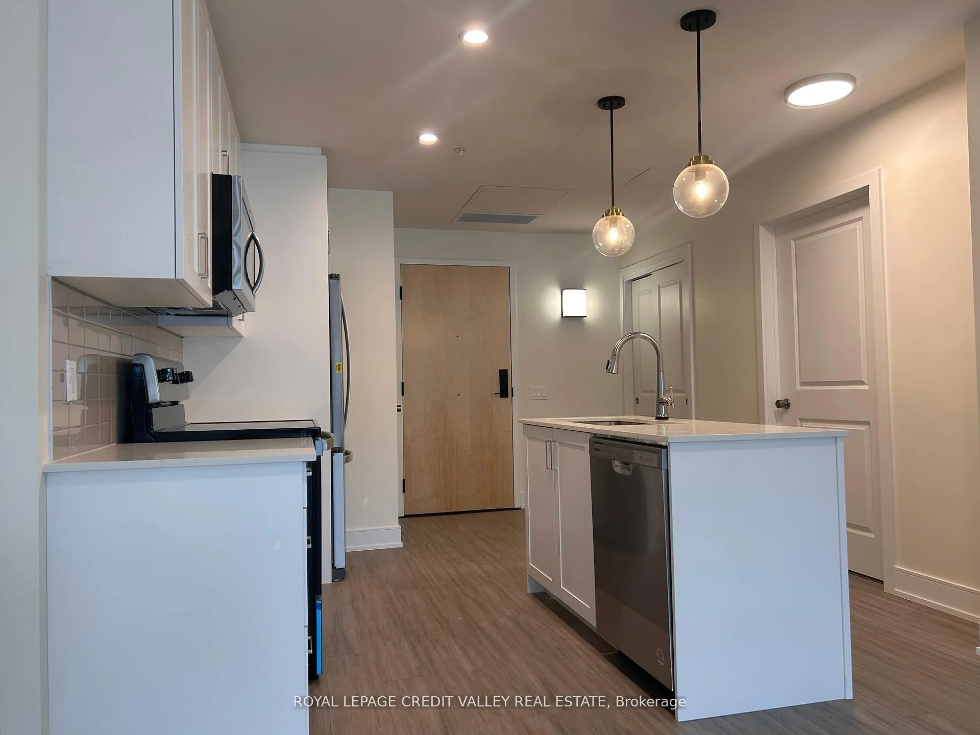 Photo 8 of Unit 201, 121 Mary Street, Clearview, Creemore — HOMEH