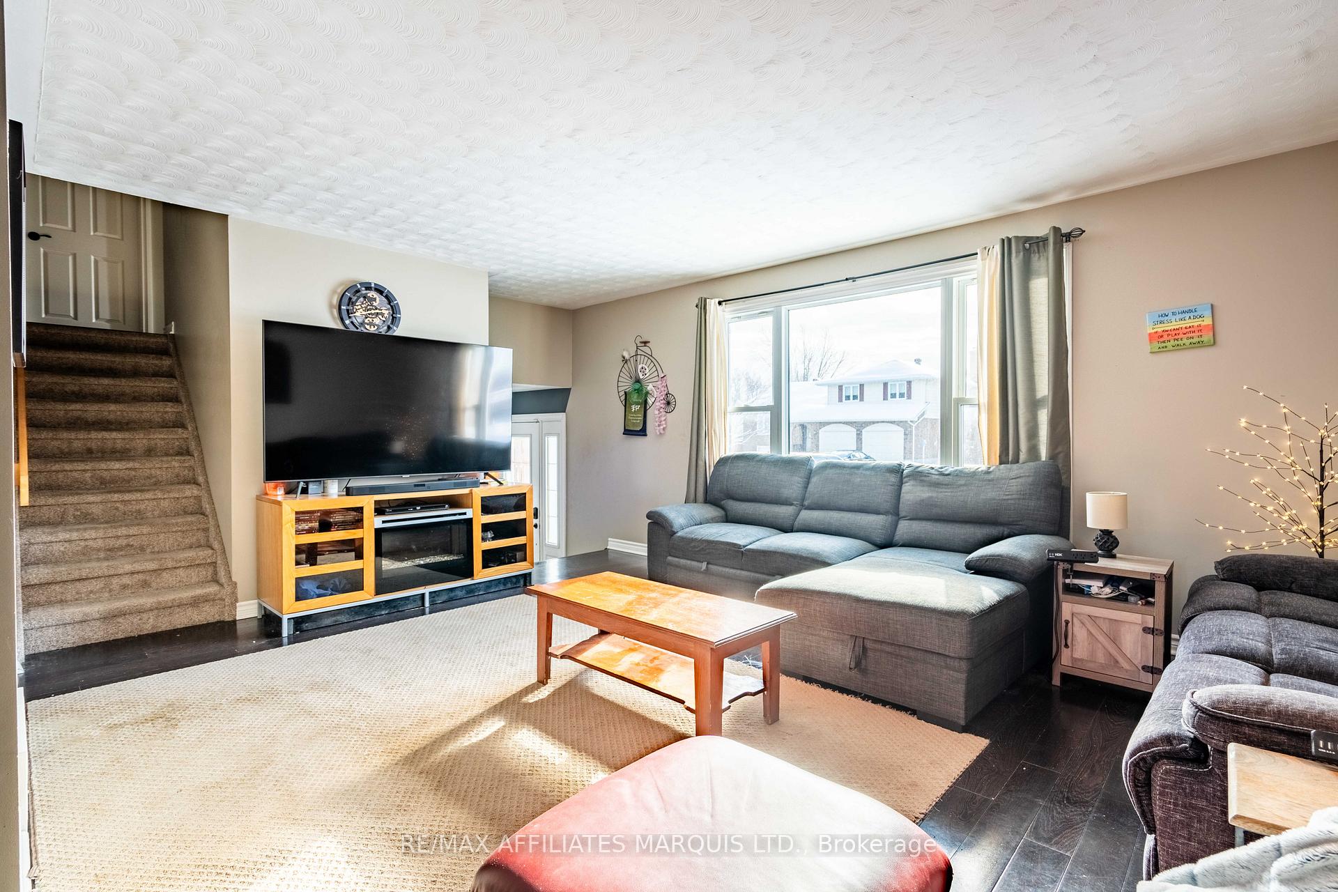 Photo 3 of 584 Kirkwood Street, Cornwall — HOMEH