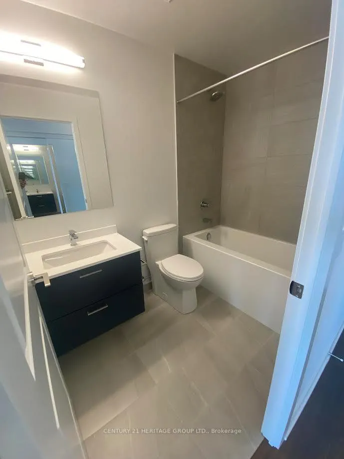 Photo 5 of Unit 615, 30 Upper Mall Way, Vaughan, Brownridge — HOMEH