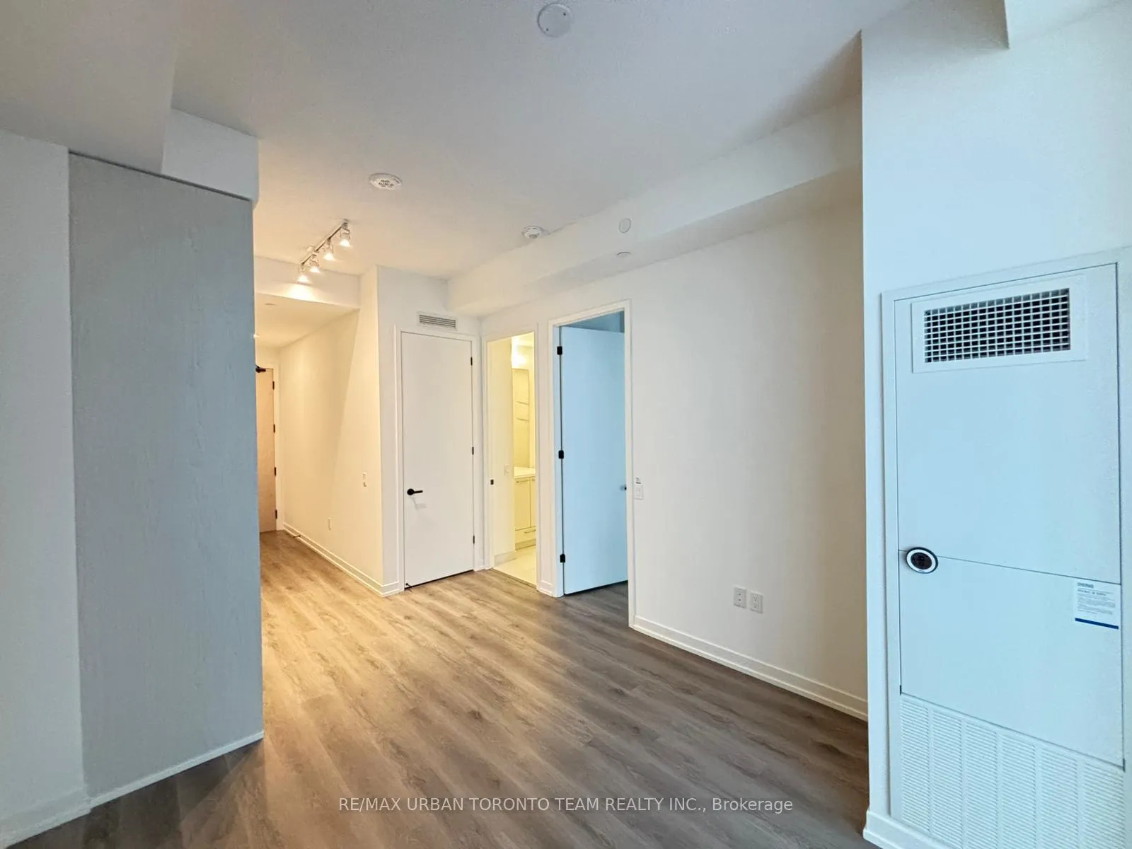 Photo 2 of Unit 3115, 28 Interchange Way, Vaughan, Vaughan Corporate Centre — HOMEH