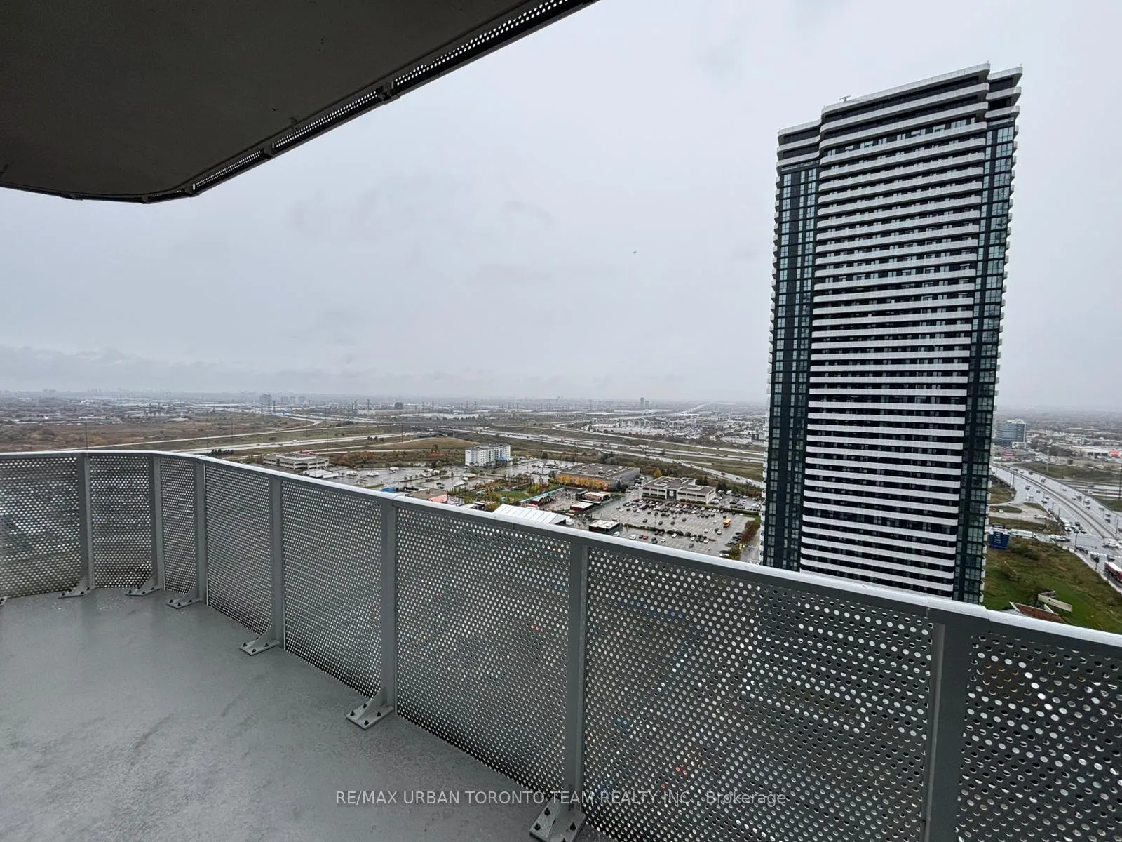 Photo 4 of Unit 3115, 28 Interchange Way, Vaughan, Vaughan Corporate Centre — HOMEH