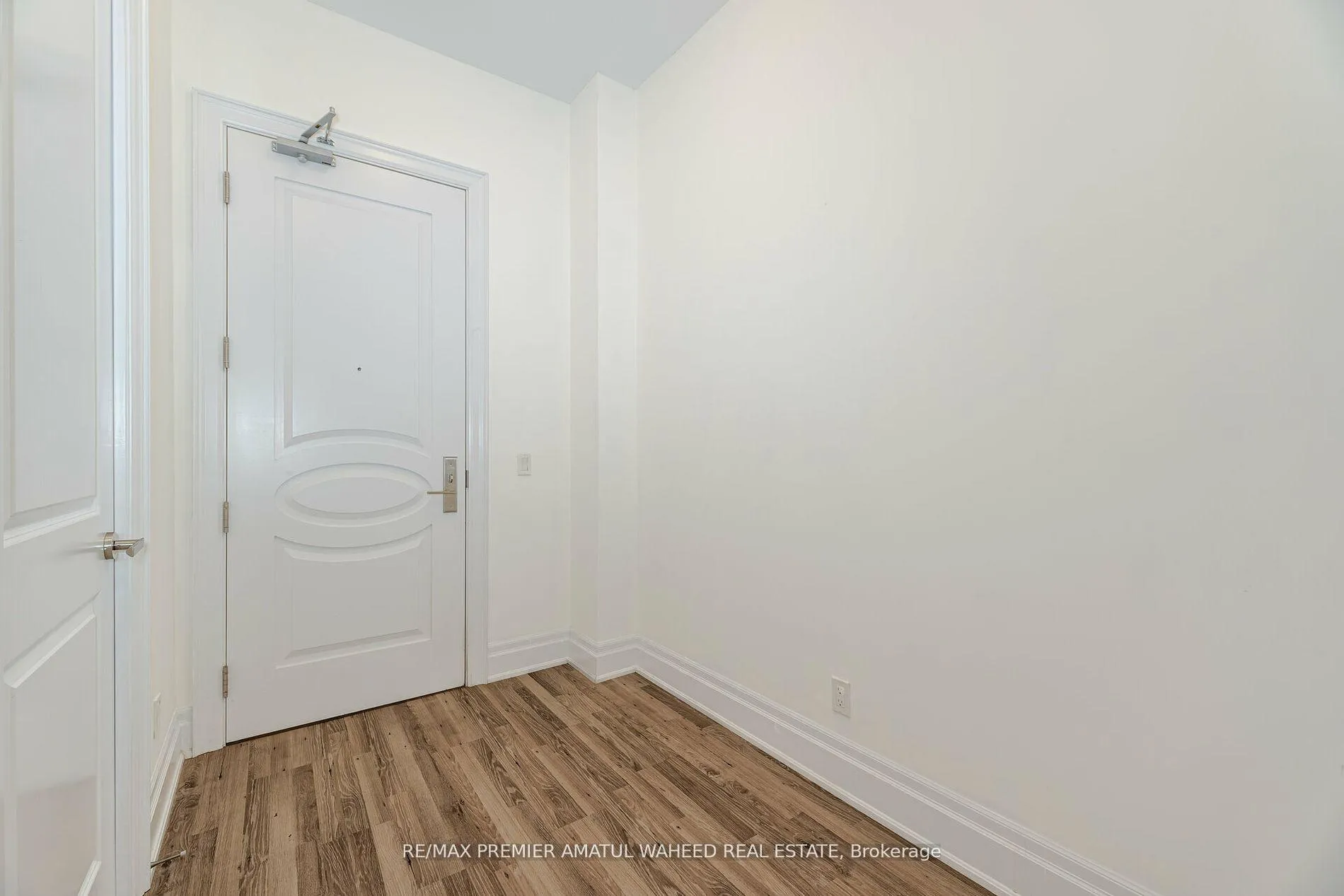 Photo 6 of Unit 101, 9085 Jane Street, Vaughan, Concord — HOMEH