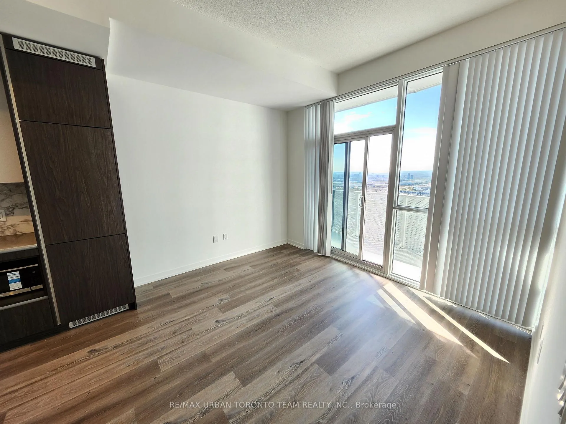Photo 4 of Unit 4603, 28 Interchange Way, Vaughan, Vaughan Corporate Centre — HOMEH