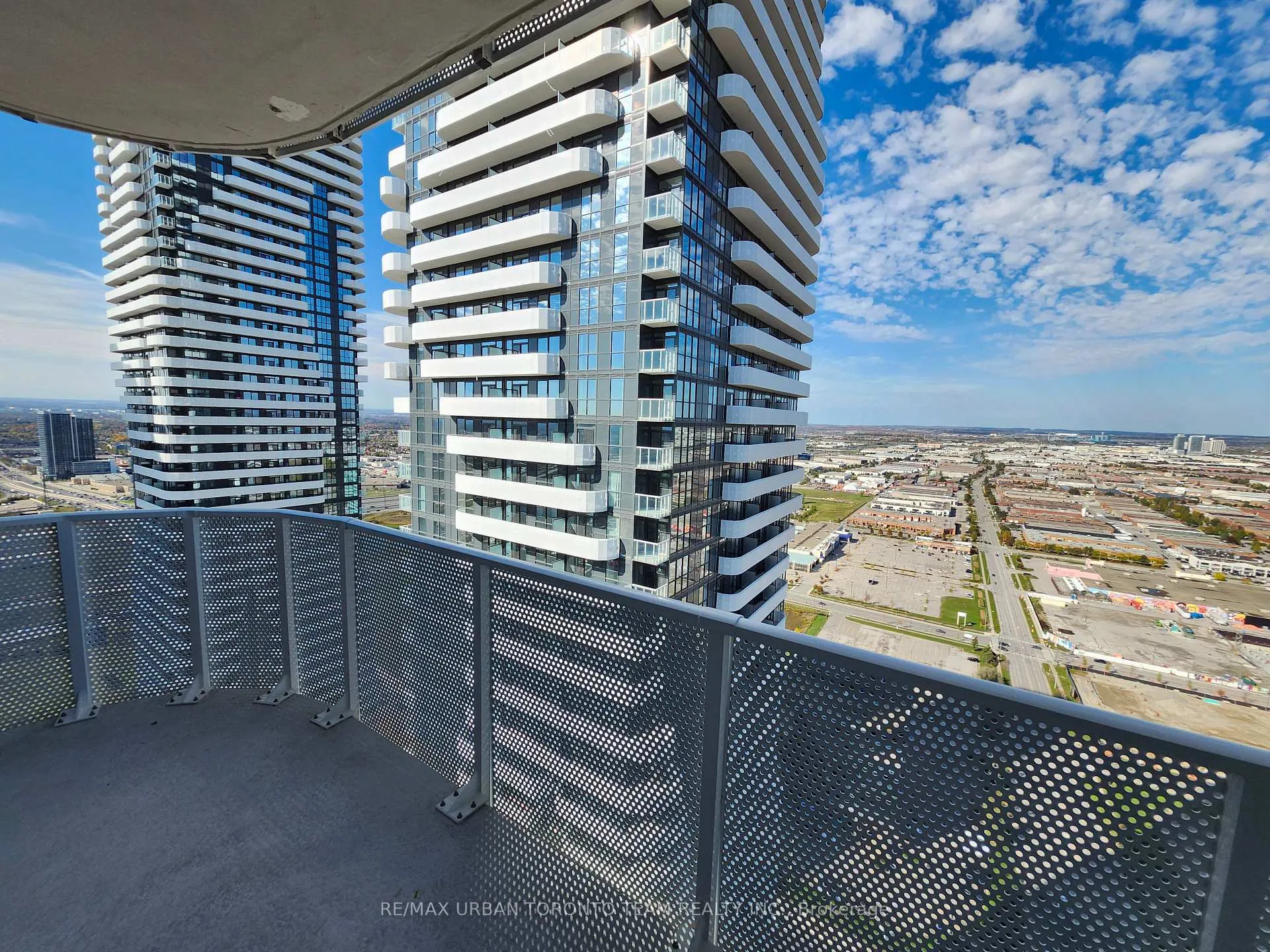 Photo 5 of Unit 4603, 28 Interchange Way, Vaughan, Vaughan Corporate Centre — HOMEH