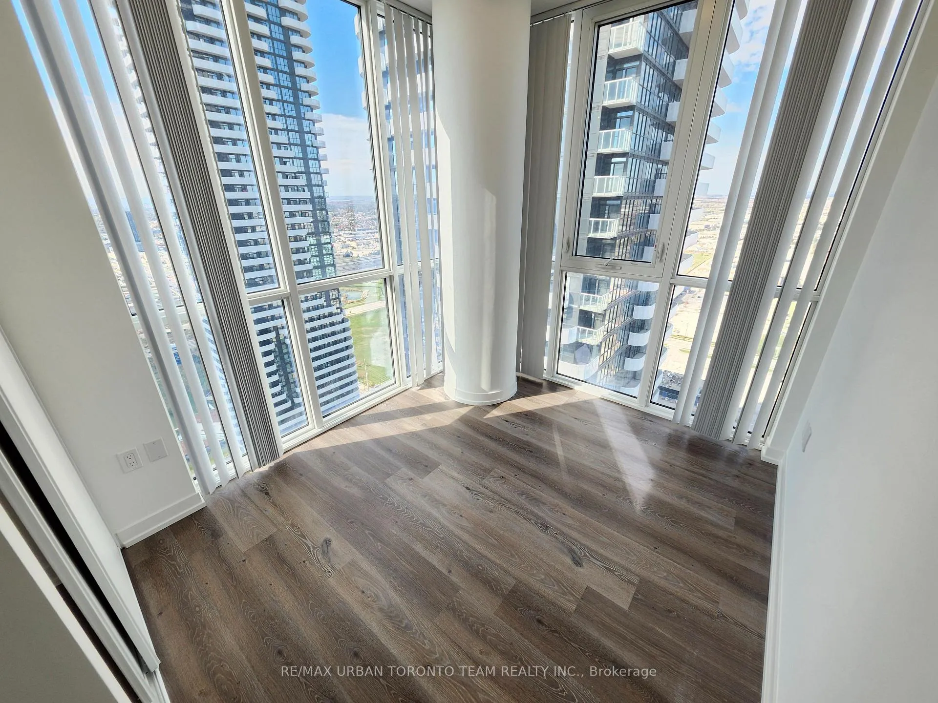 Photo 6 of Unit 4603, 28 Interchange Way, Vaughan, Vaughan Corporate Centre — HOMEH
