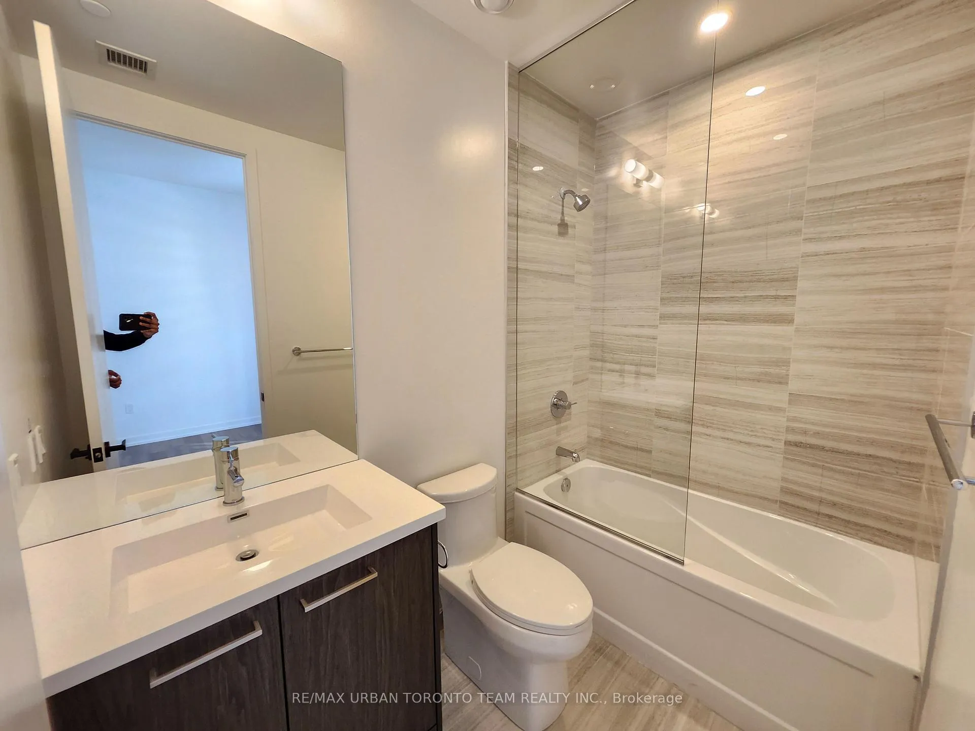 Photo 10 of Unit 4603, 28 Interchange Way, Vaughan, Vaughan Corporate Centre — HOMEH