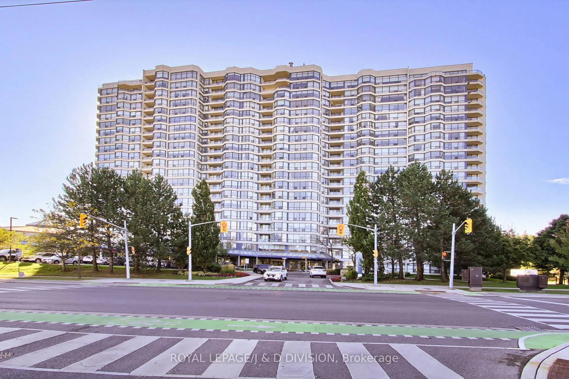 Front of Unit 704, 1 Clark Avenue W