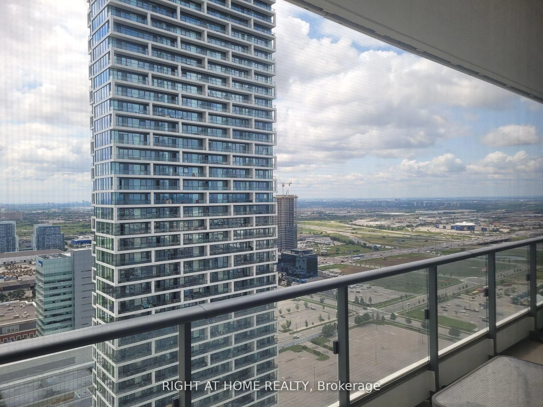 Photo 1 of Unit 3903, 898 Portage Parkway, Vaughan, Vaughan Corporate Centre — HOMEH