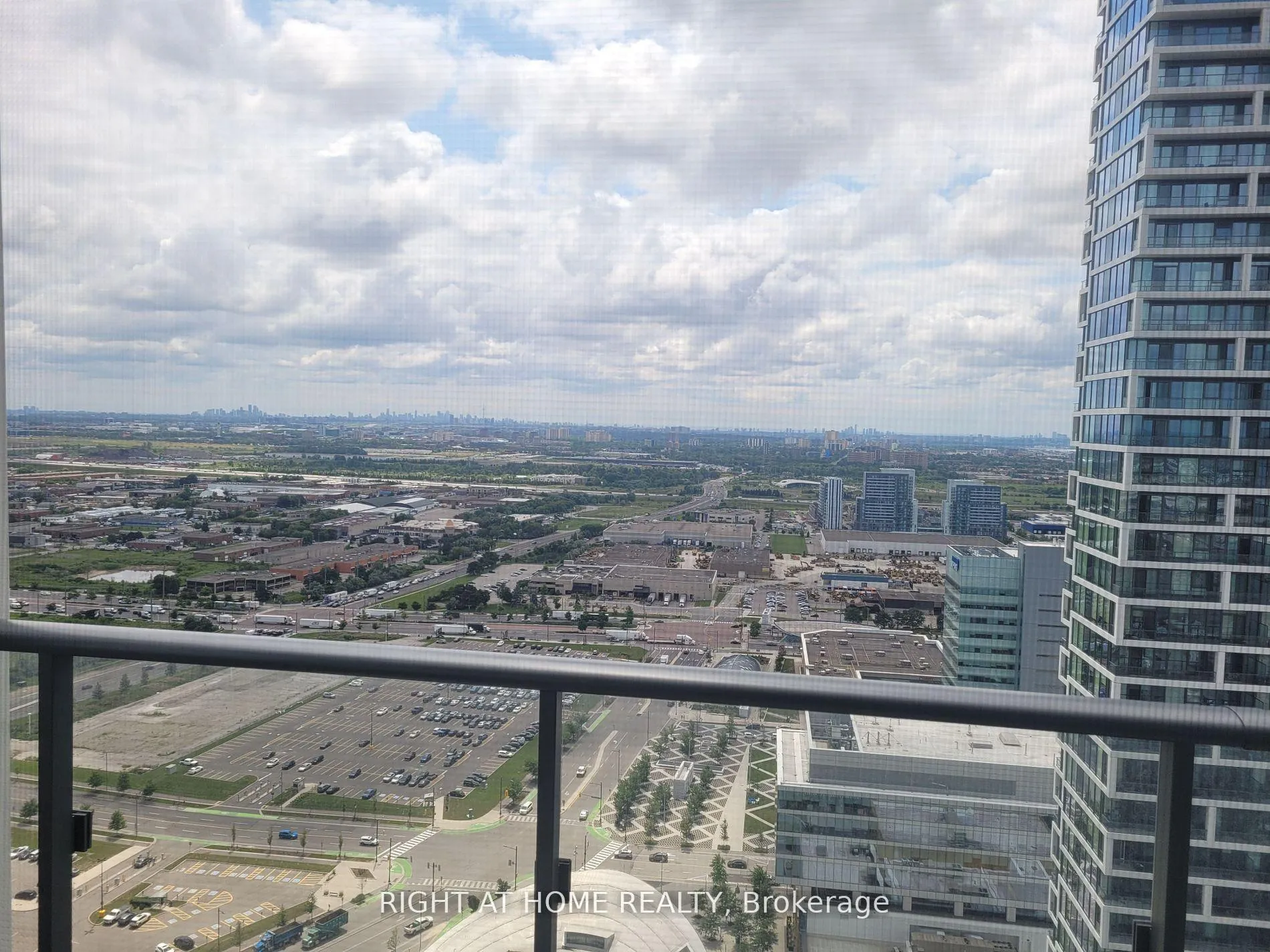 Photo 2 of Unit 3903, 898 Portage Parkway, Vaughan, Vaughan Corporate Centre — HOMEH