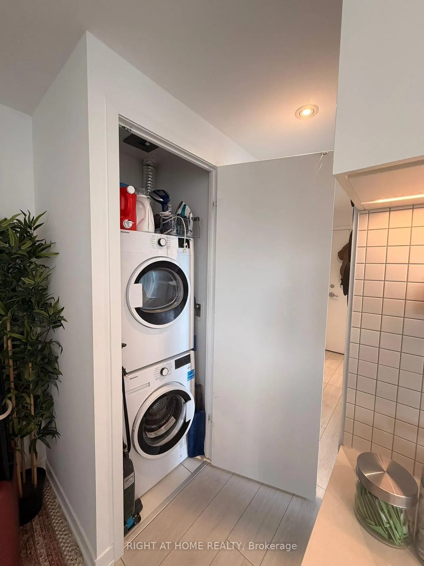 Photo 9 of Unit 3903, 898 Portage Parkway, Vaughan, Vaughan Corporate Centre — HOMEH