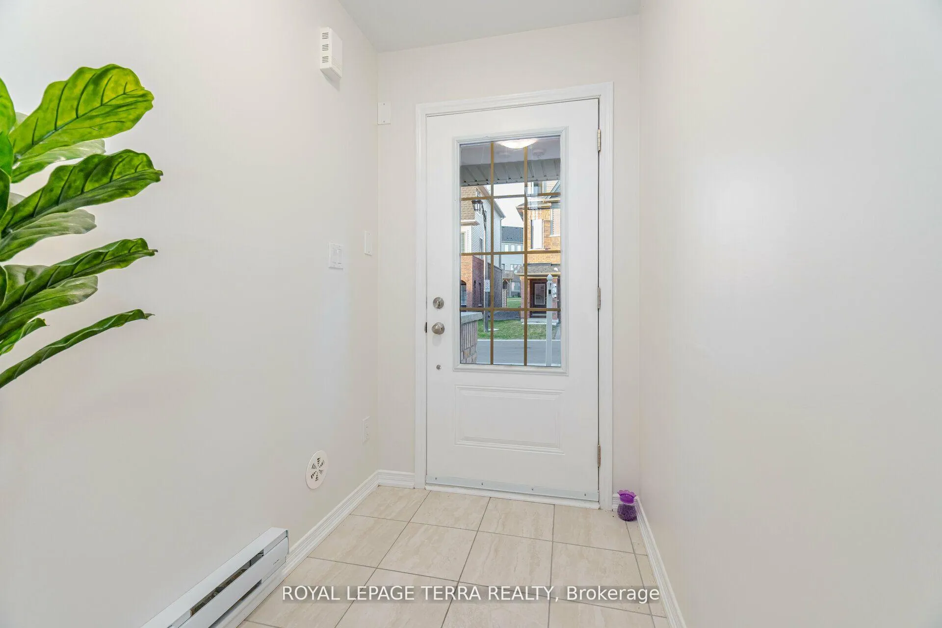 Photo 3 of 199 Royal Northern Path, Oshawa, Windfields — HOMEH