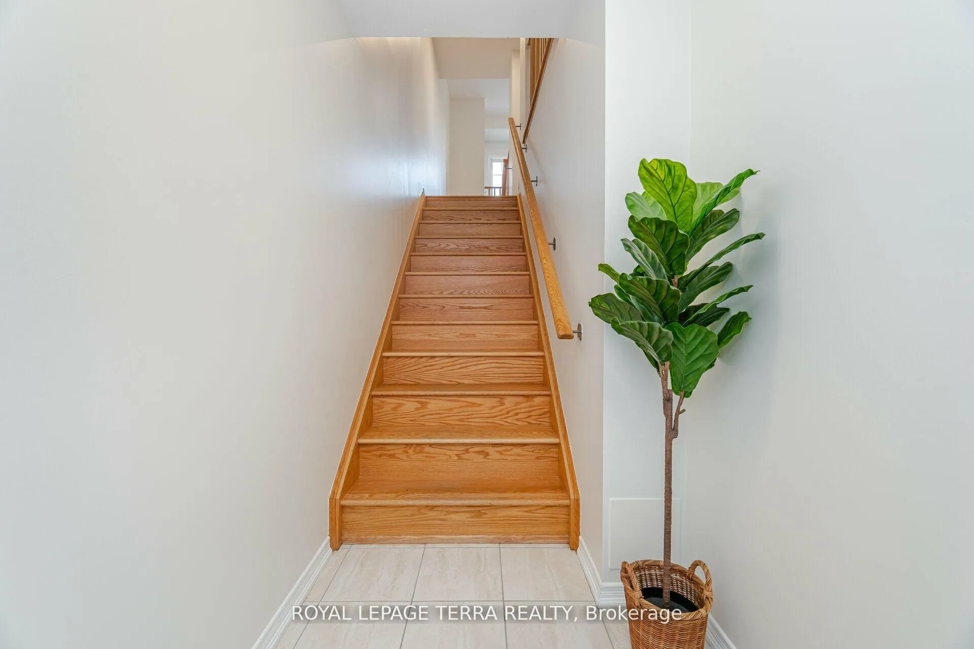 Photo 4 of 199 Royal Northern Path, Oshawa, Windfields — HOMEH