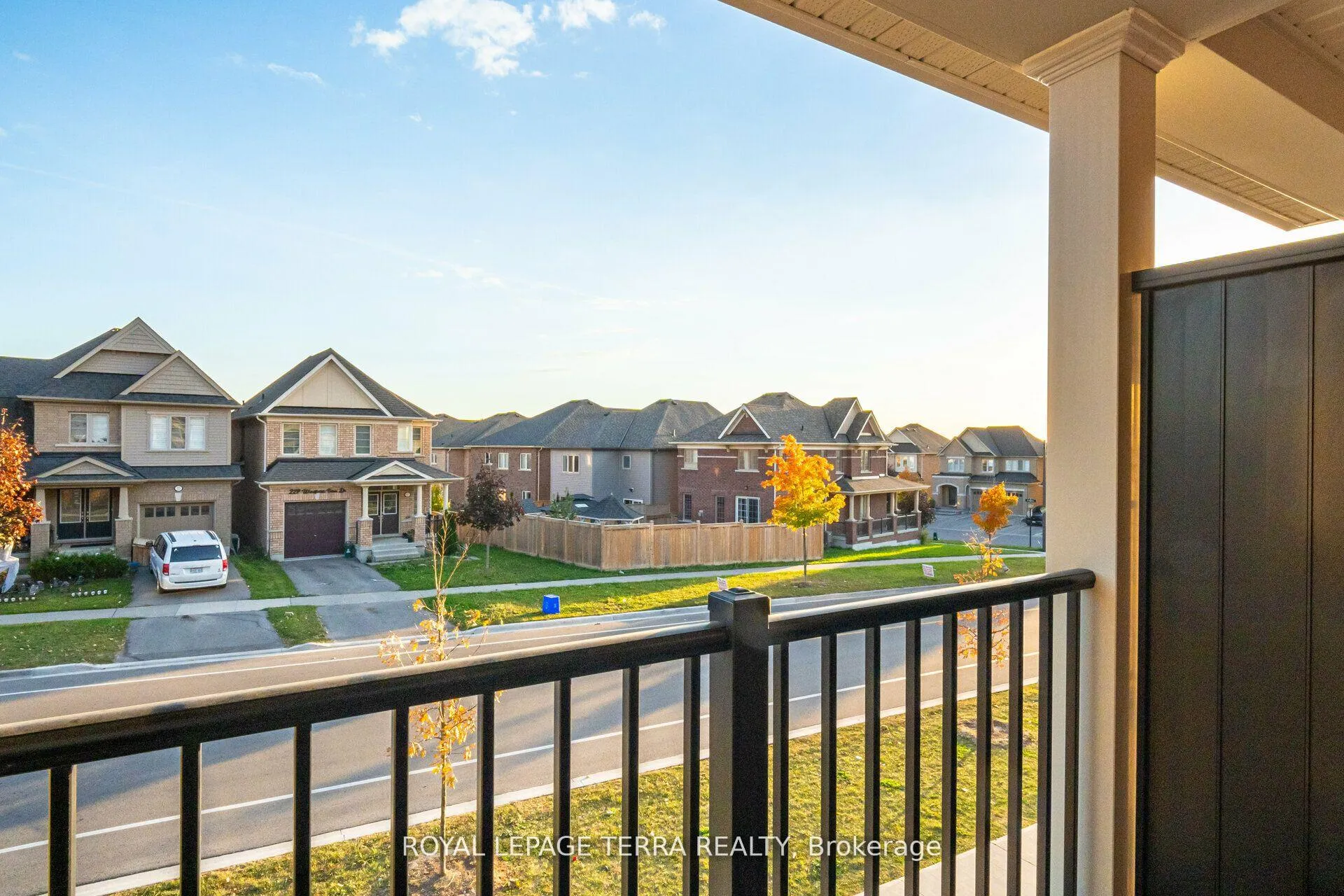 Photo 11 of 199 Royal Northern Path, Oshawa, Windfields — HOMEH