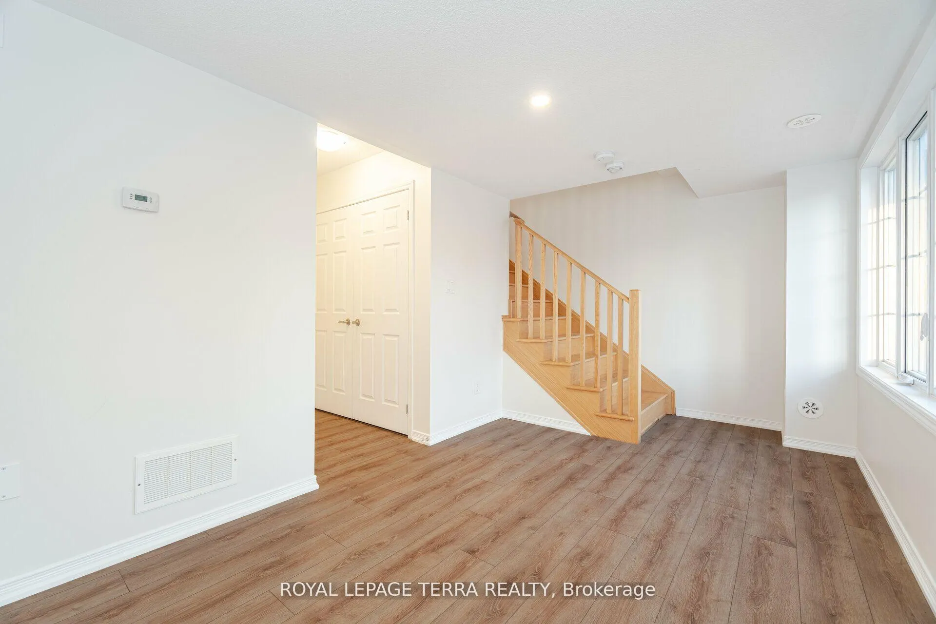 Photo 34 of 199 Royal Northern Path, Oshawa, Windfields — HOMEH